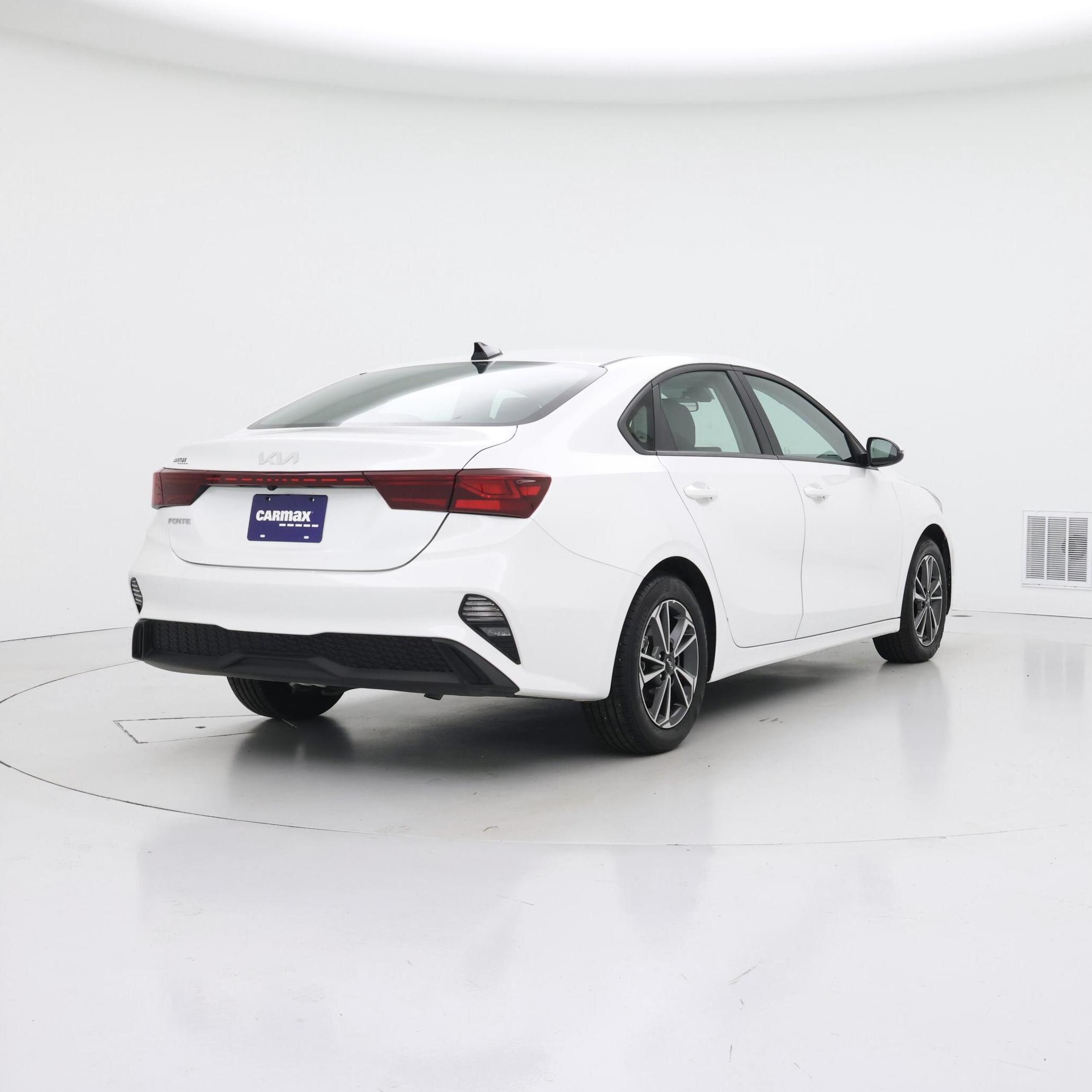 Thumbnail: 2024 Kia Forte - 8