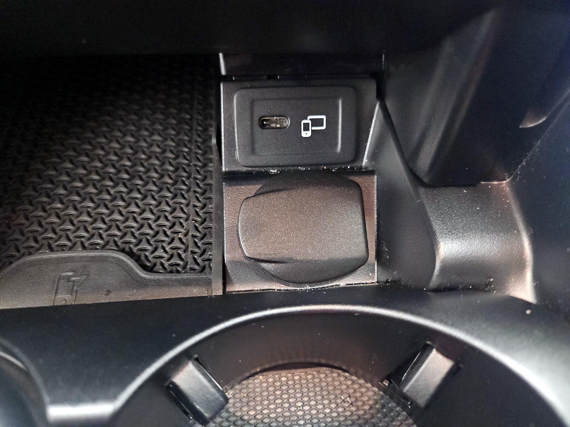 Thumbnail: 2023 Mercedes-Benz E-Class - 19