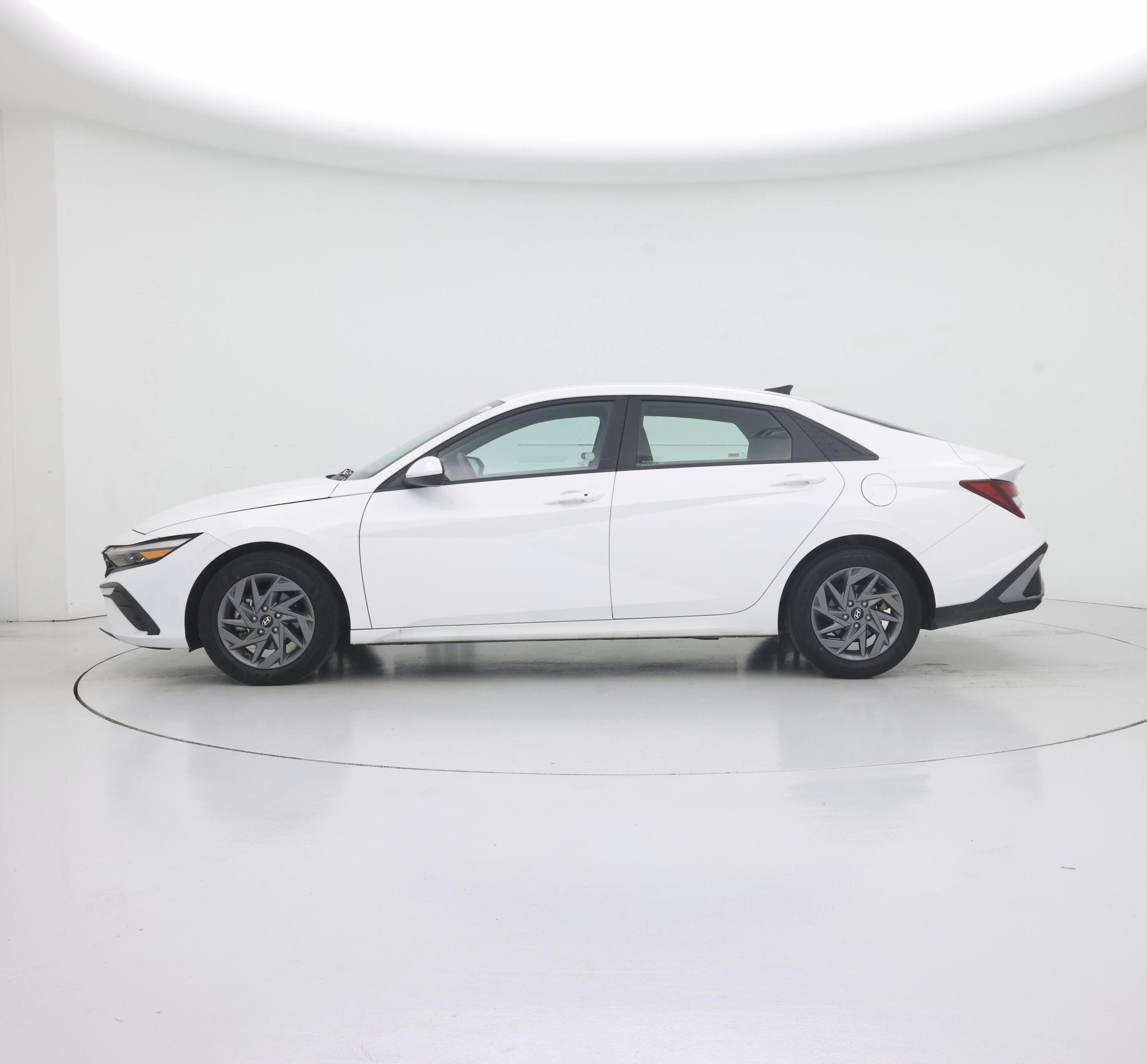 Thumbnail: 2024 Hyundai Elantra - 3