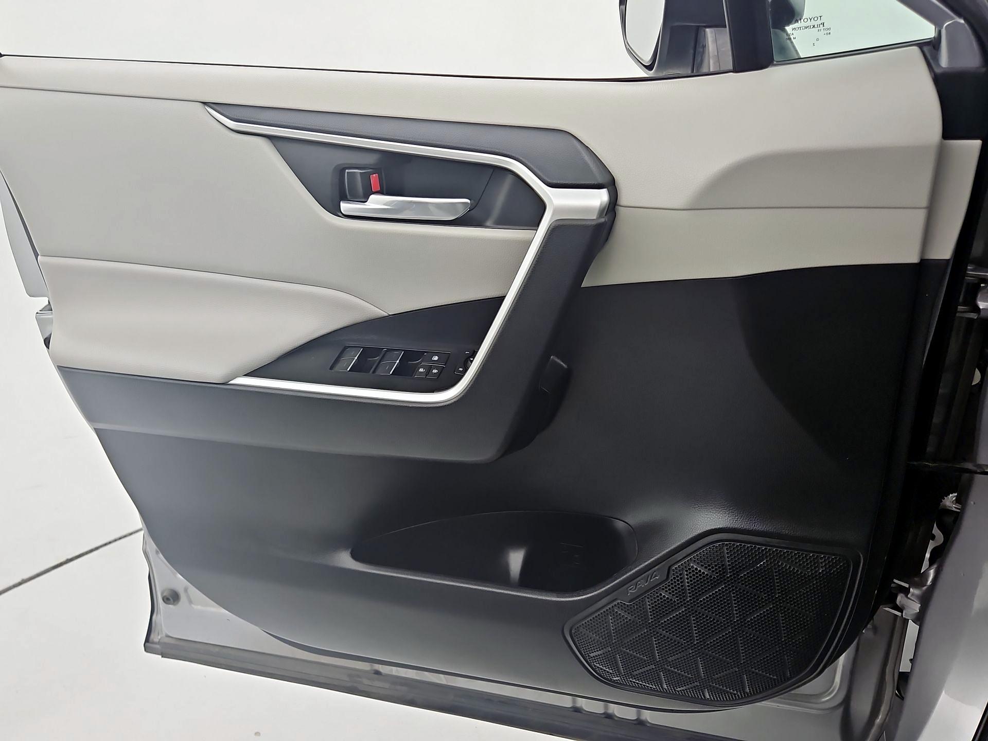 Thumbnail: 2023 Toyota RAV4 - 12