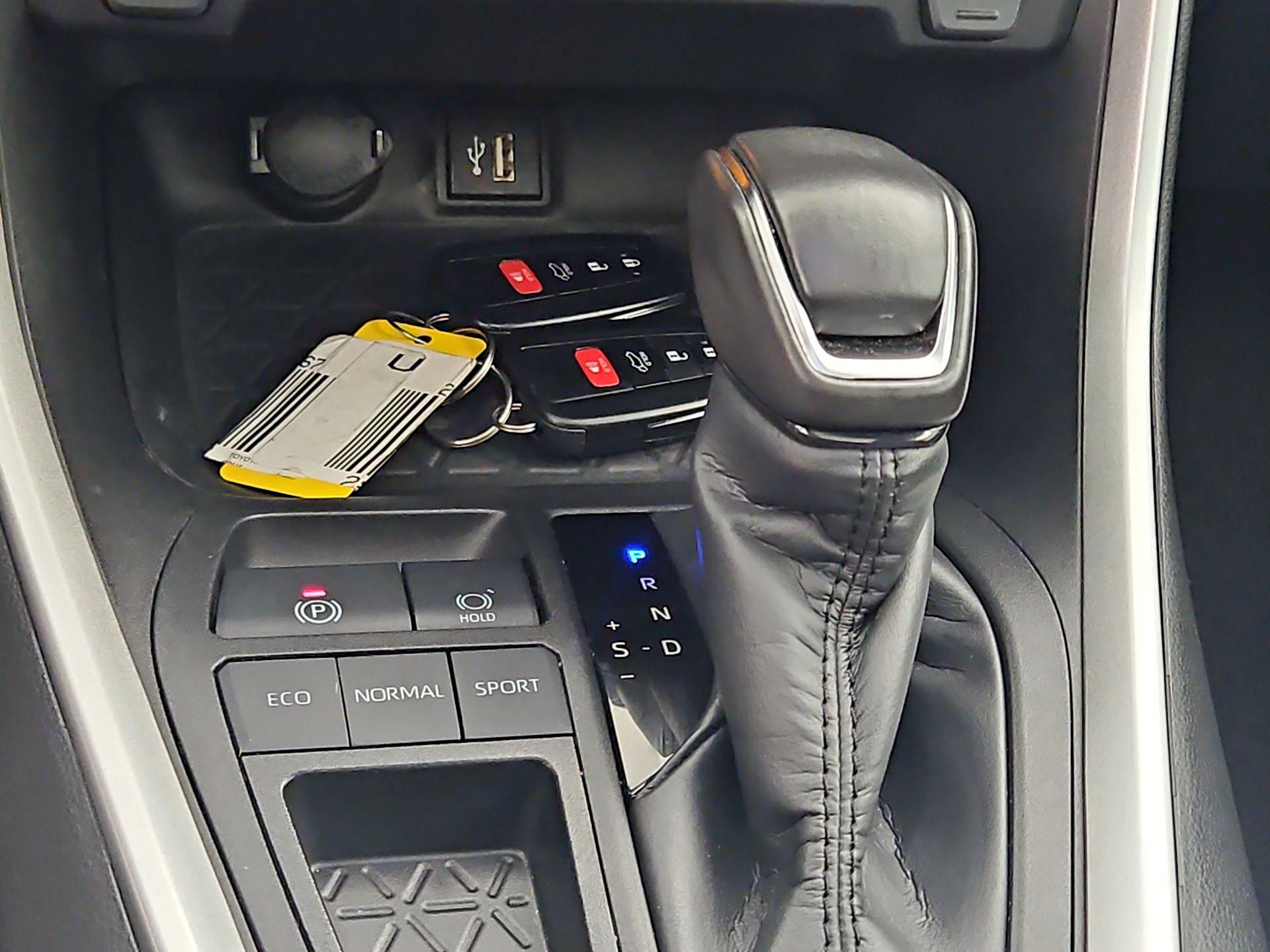 Thumbnail: 2023 Toyota RAV4 - 17