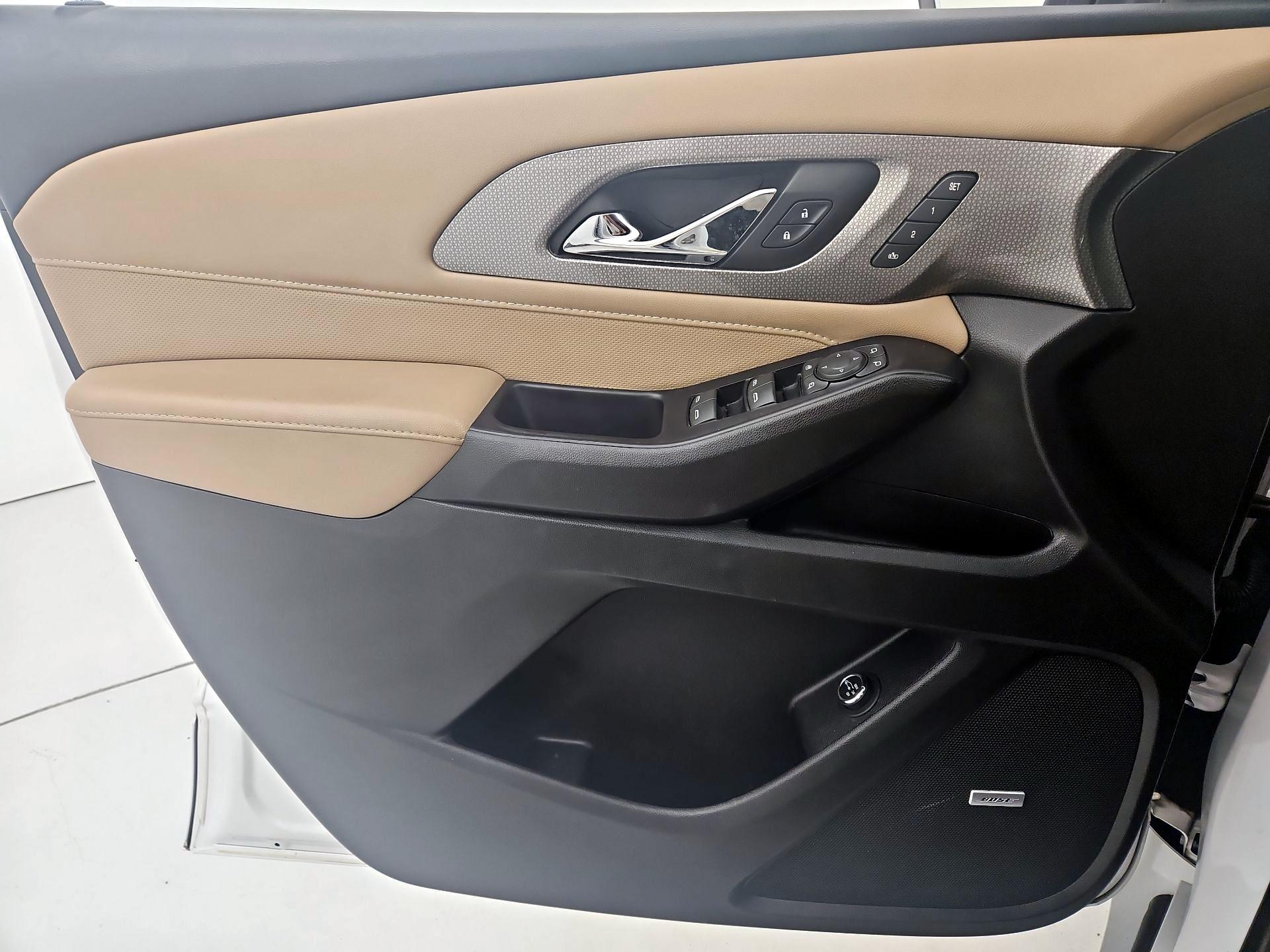 Thumbnail: 2022 Chevrolet Traverse - 12