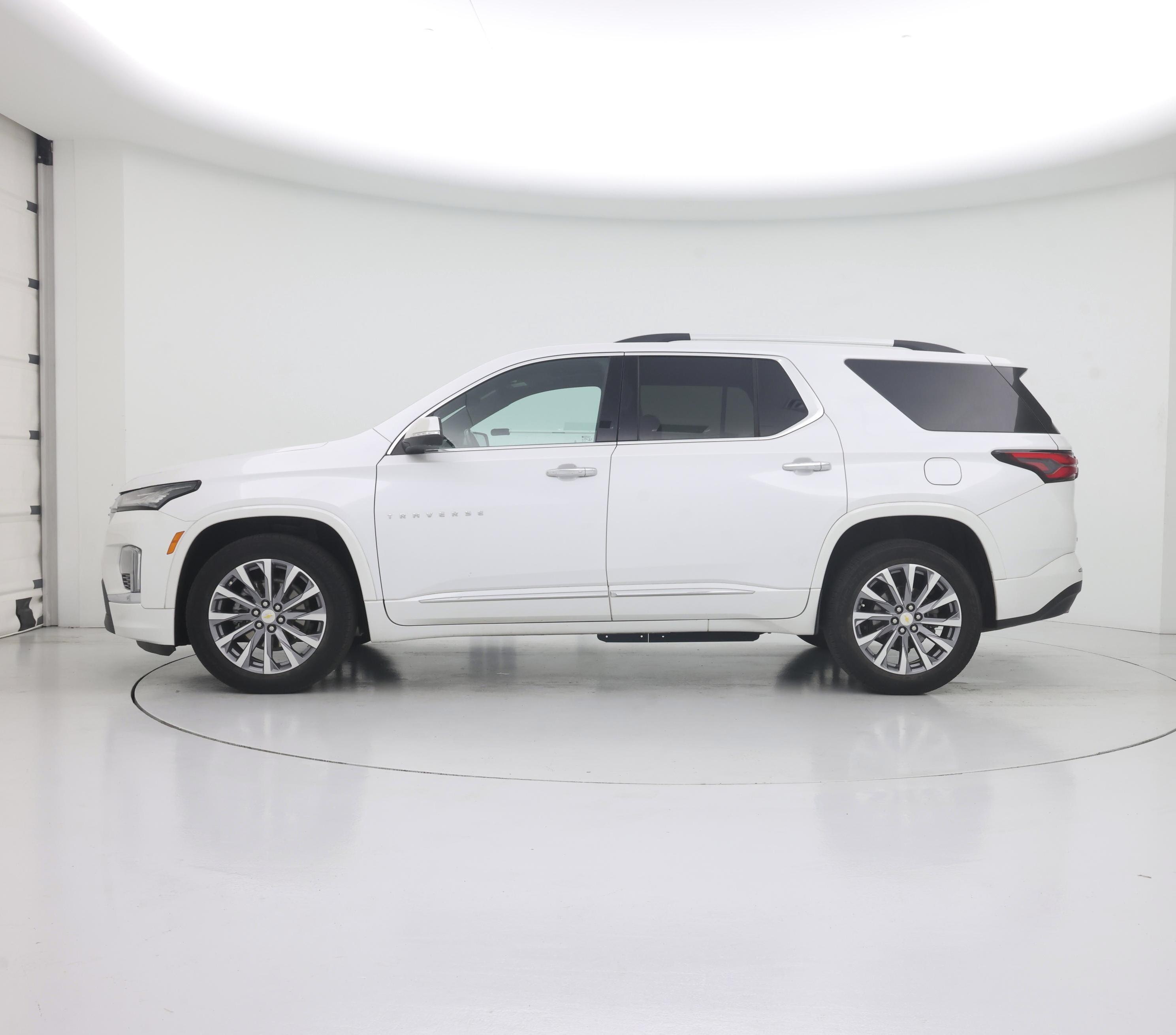 Thumbnail: 2022 Chevrolet Traverse - 3