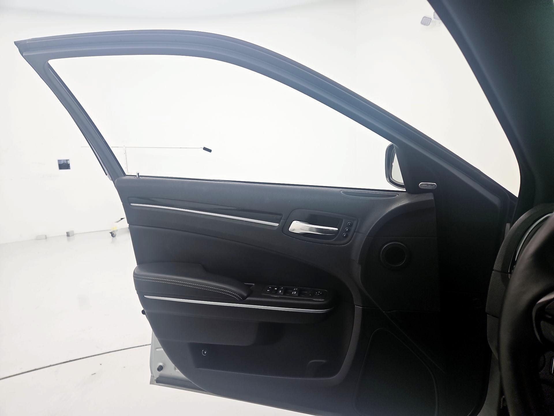 Thumbnail: 2022 Chrysler 300 - 12