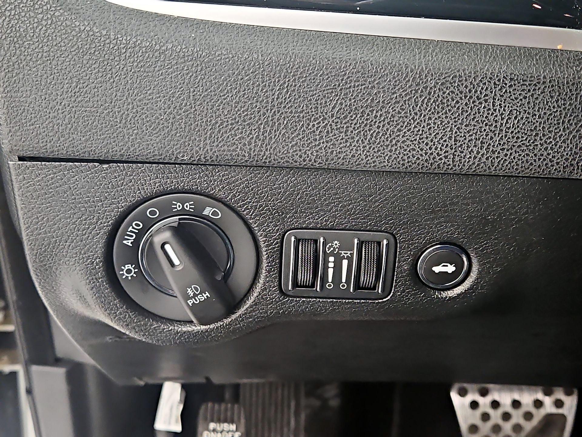 Thumbnail: 2022 Chrysler 300 - 13