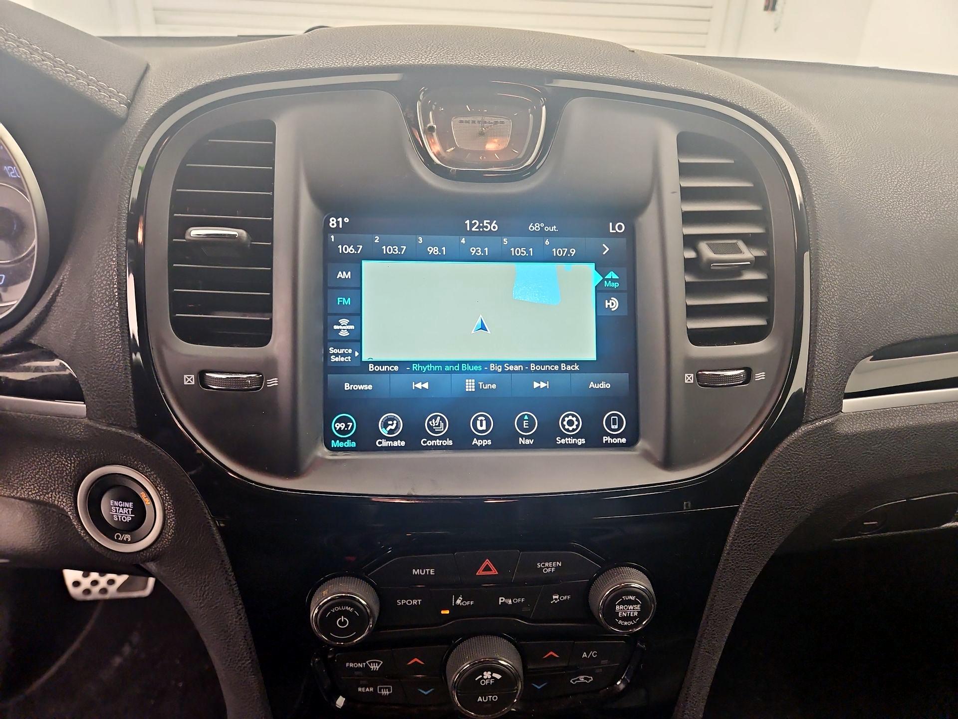 Thumbnail: 2022 Chrysler 300 - 16