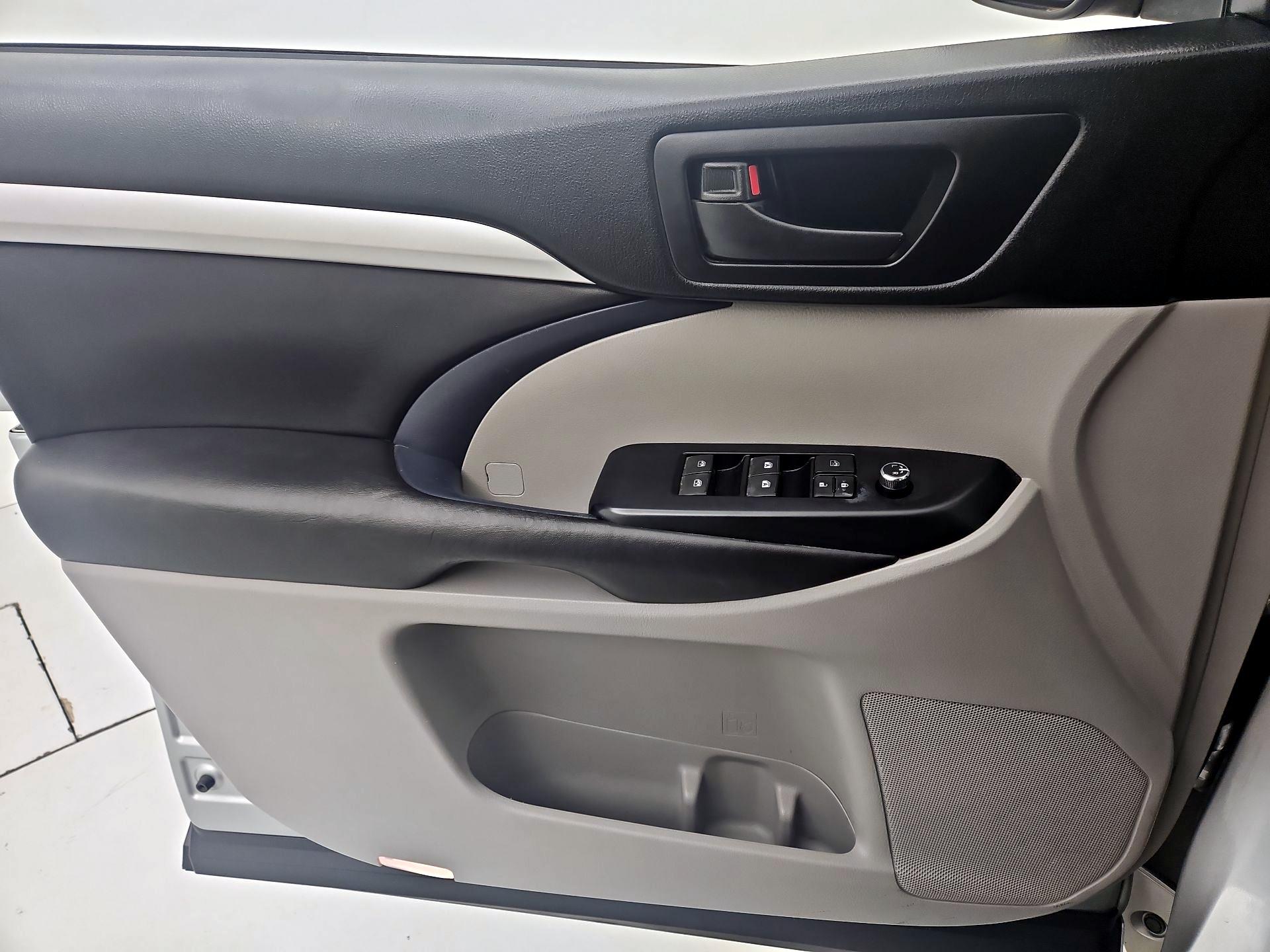 Thumbnail: 2018 Toyota Highlander - 12