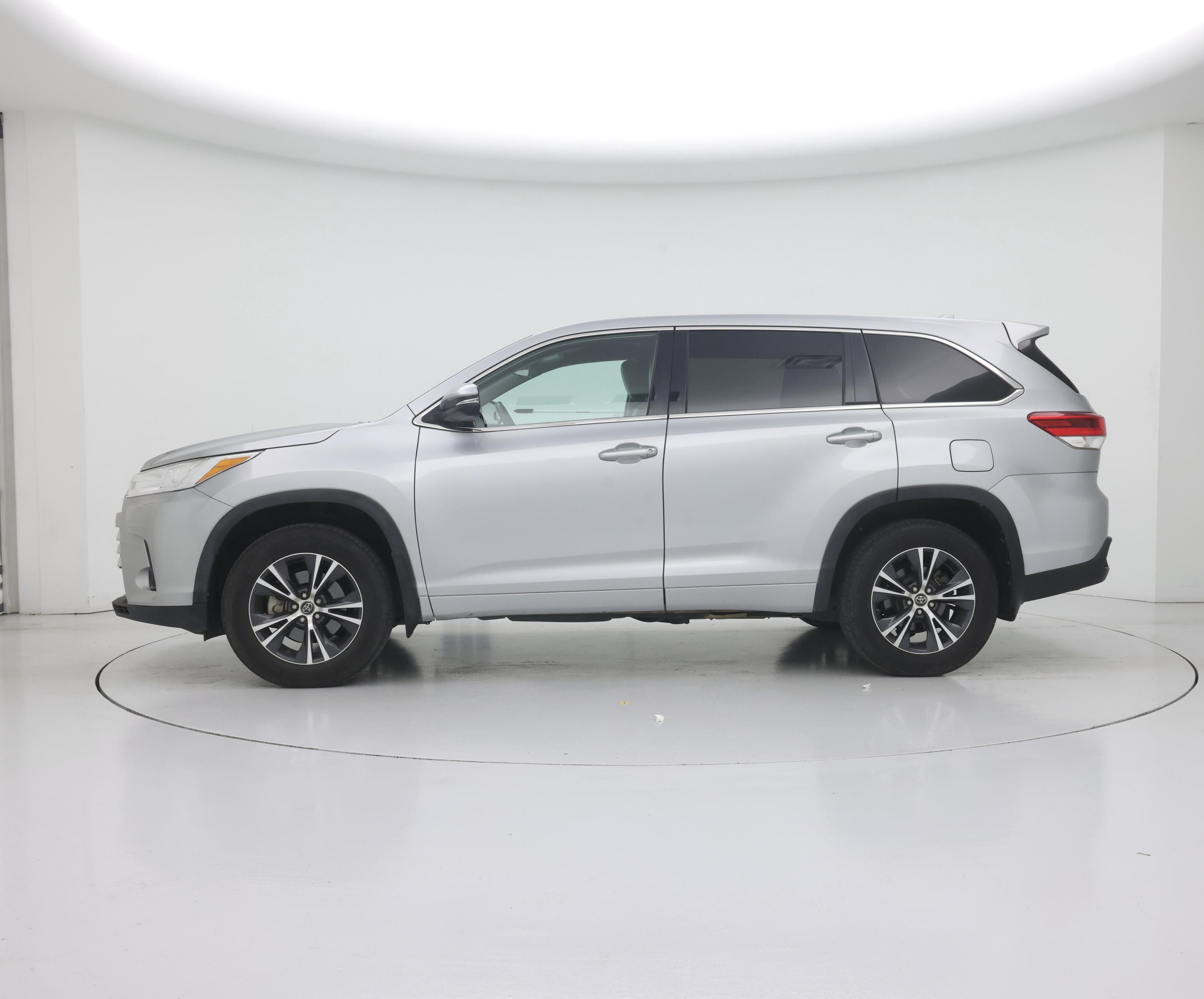 Thumbnail: 2018 Toyota Highlander - 3