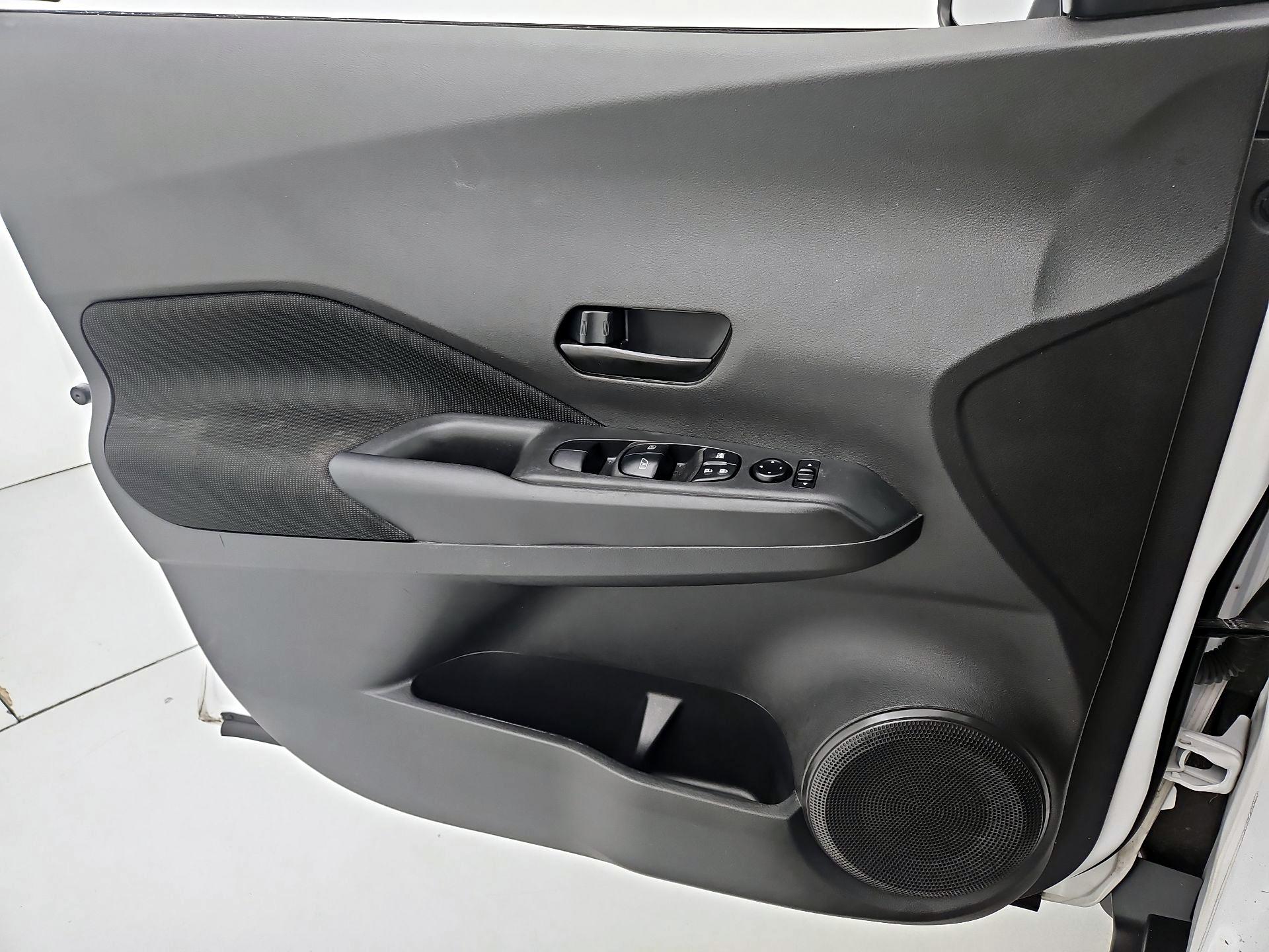 Thumbnail: 2021 Nissan Kicks - 12