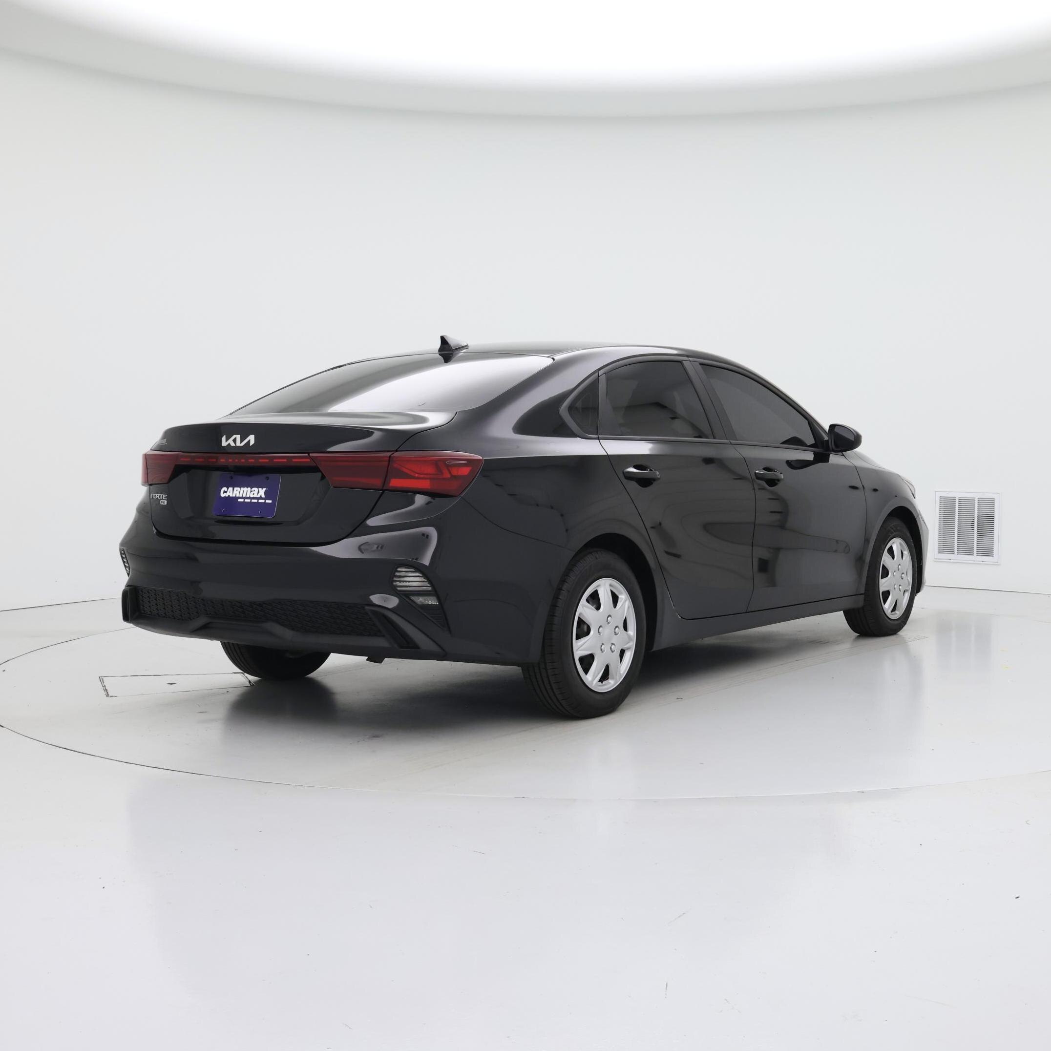 Thumbnail: 2023 Kia Forte - 8