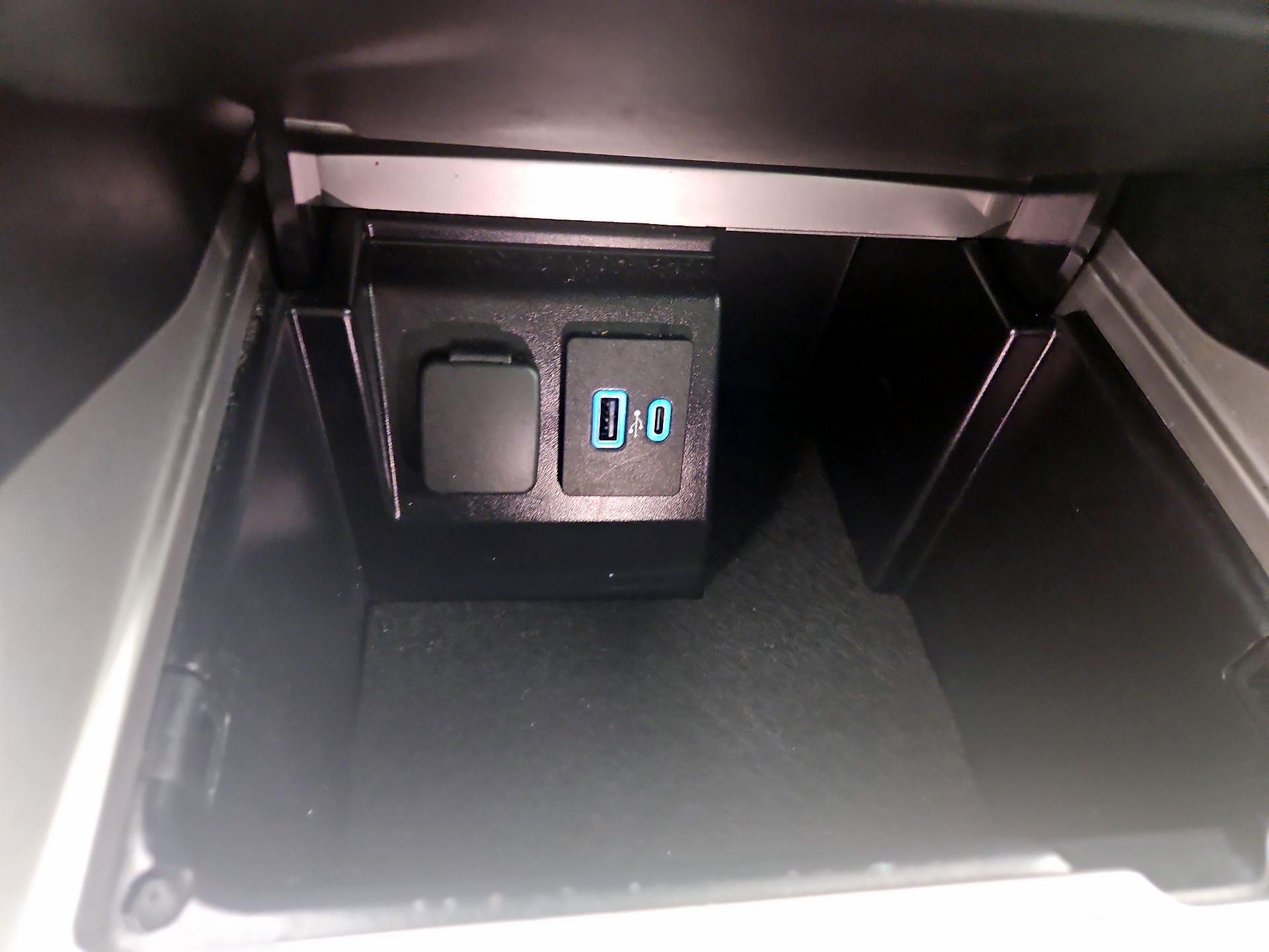 Thumbnail: 2022 Ford Explorer - 19