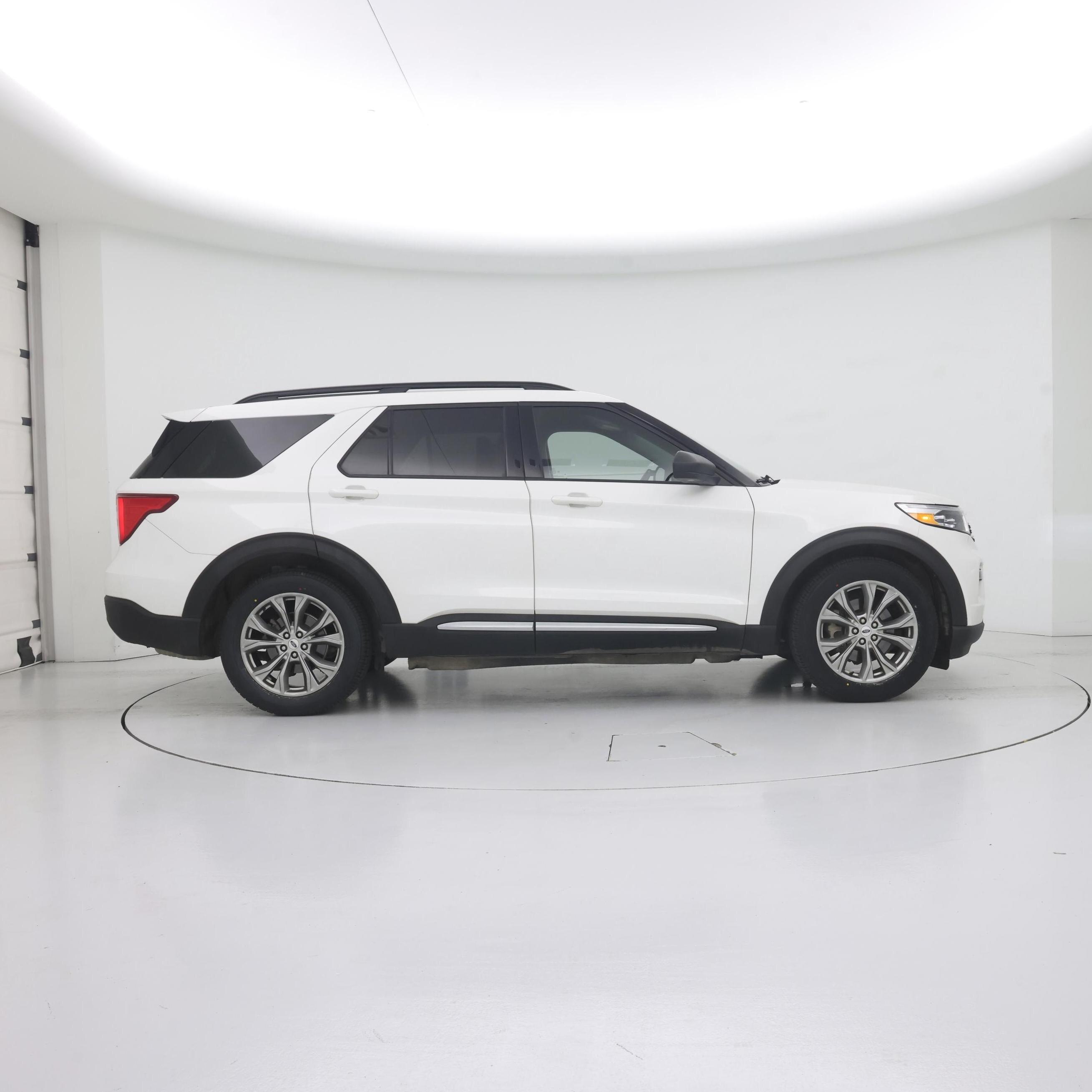 Thumbnail: 2022 Ford Explorer - 7