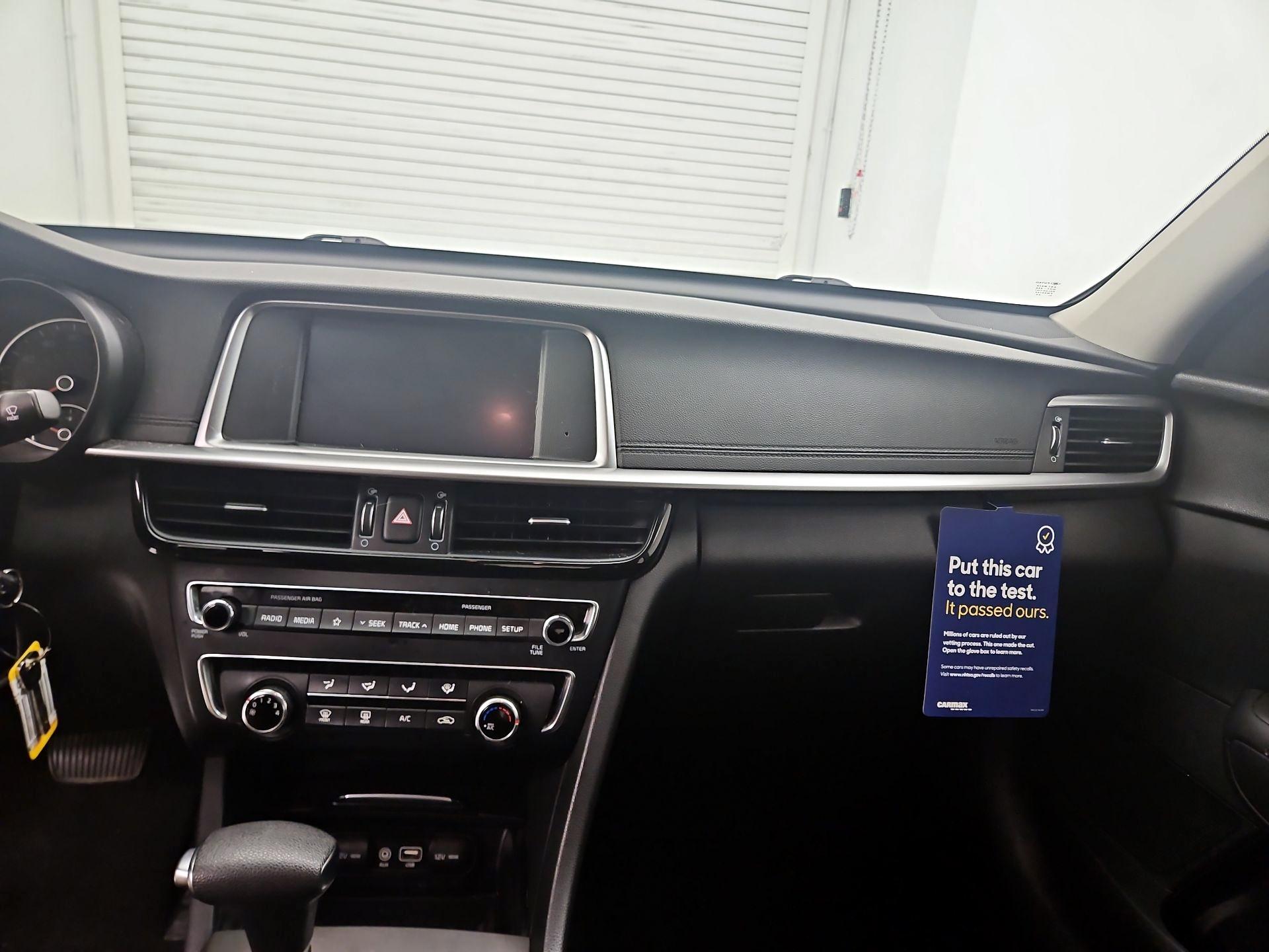 Thumbnail: 2020 Kia Optima - 9