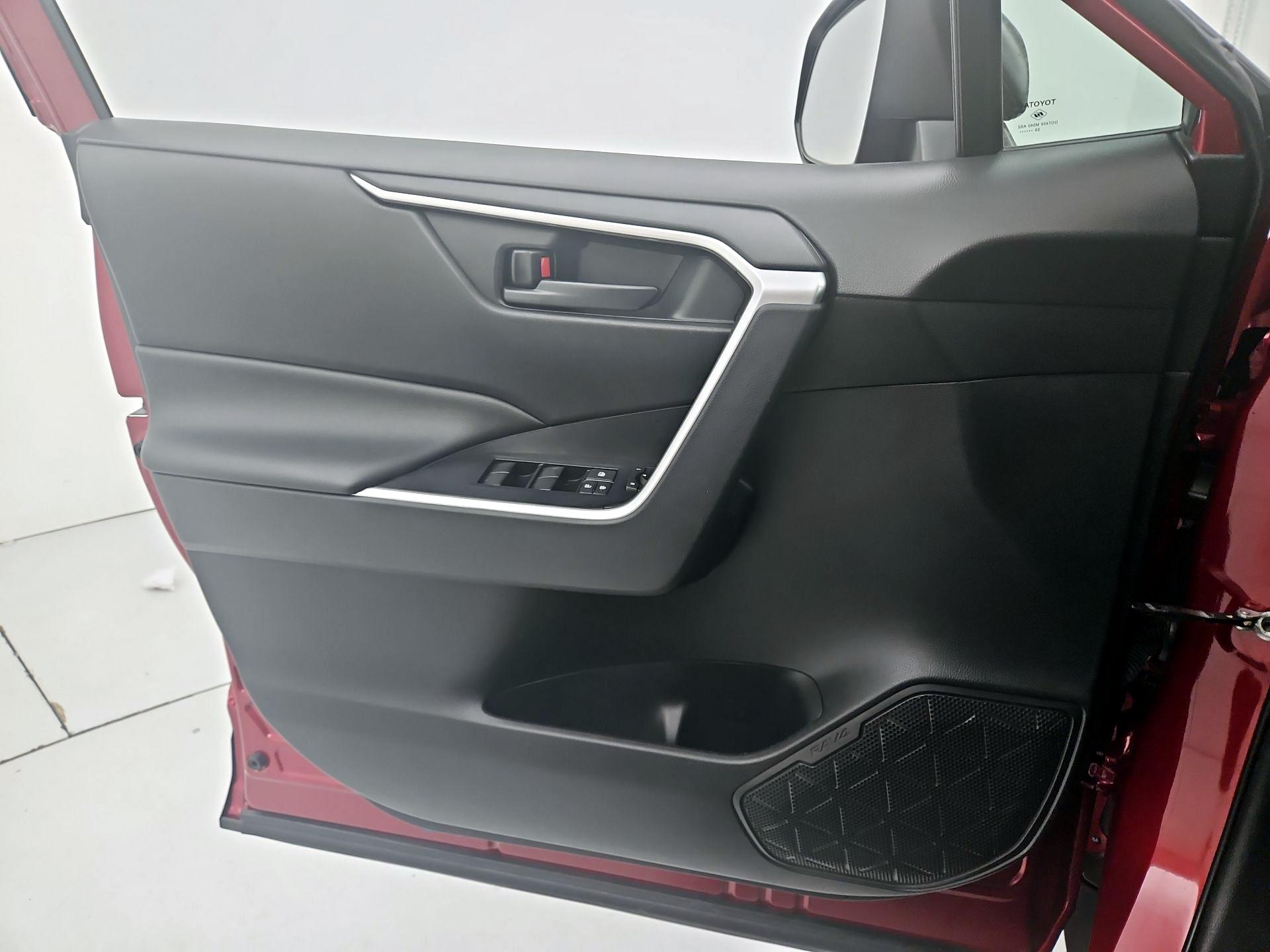 Thumbnail: 2021 Toyota RAV4 - 12