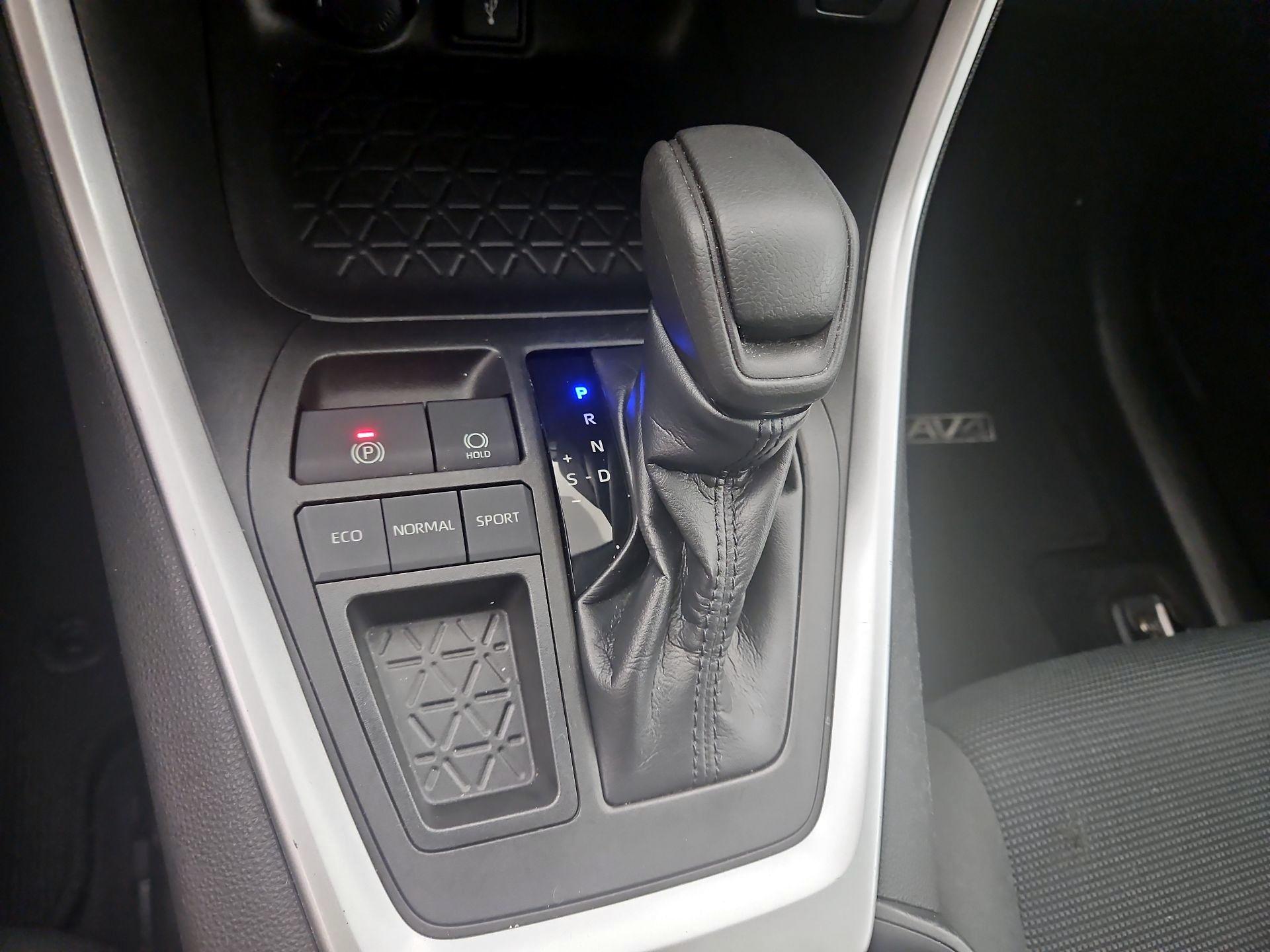 Thumbnail: 2021 Toyota RAV4 - 17