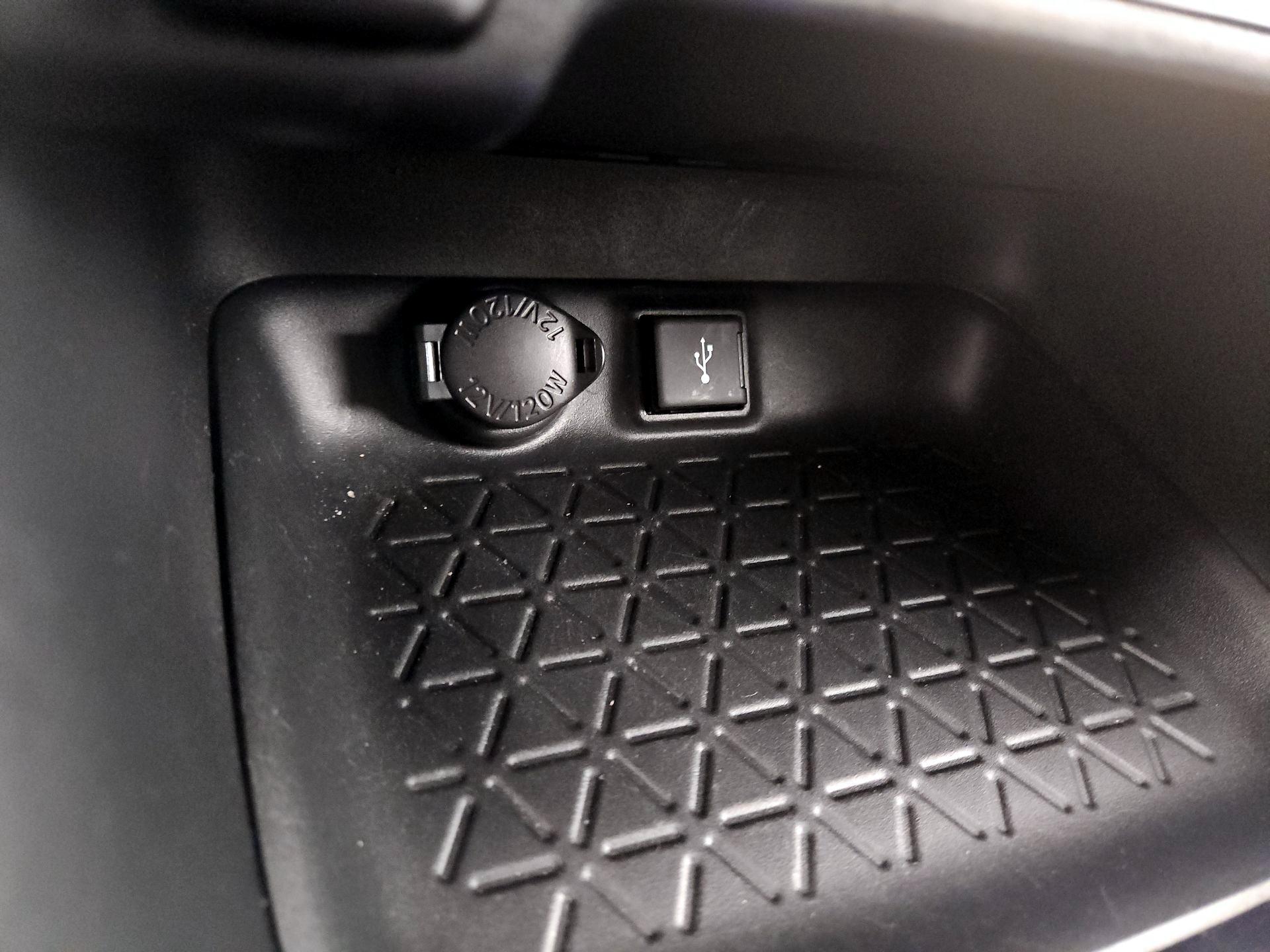 Thumbnail: 2021 Toyota RAV4 - 18