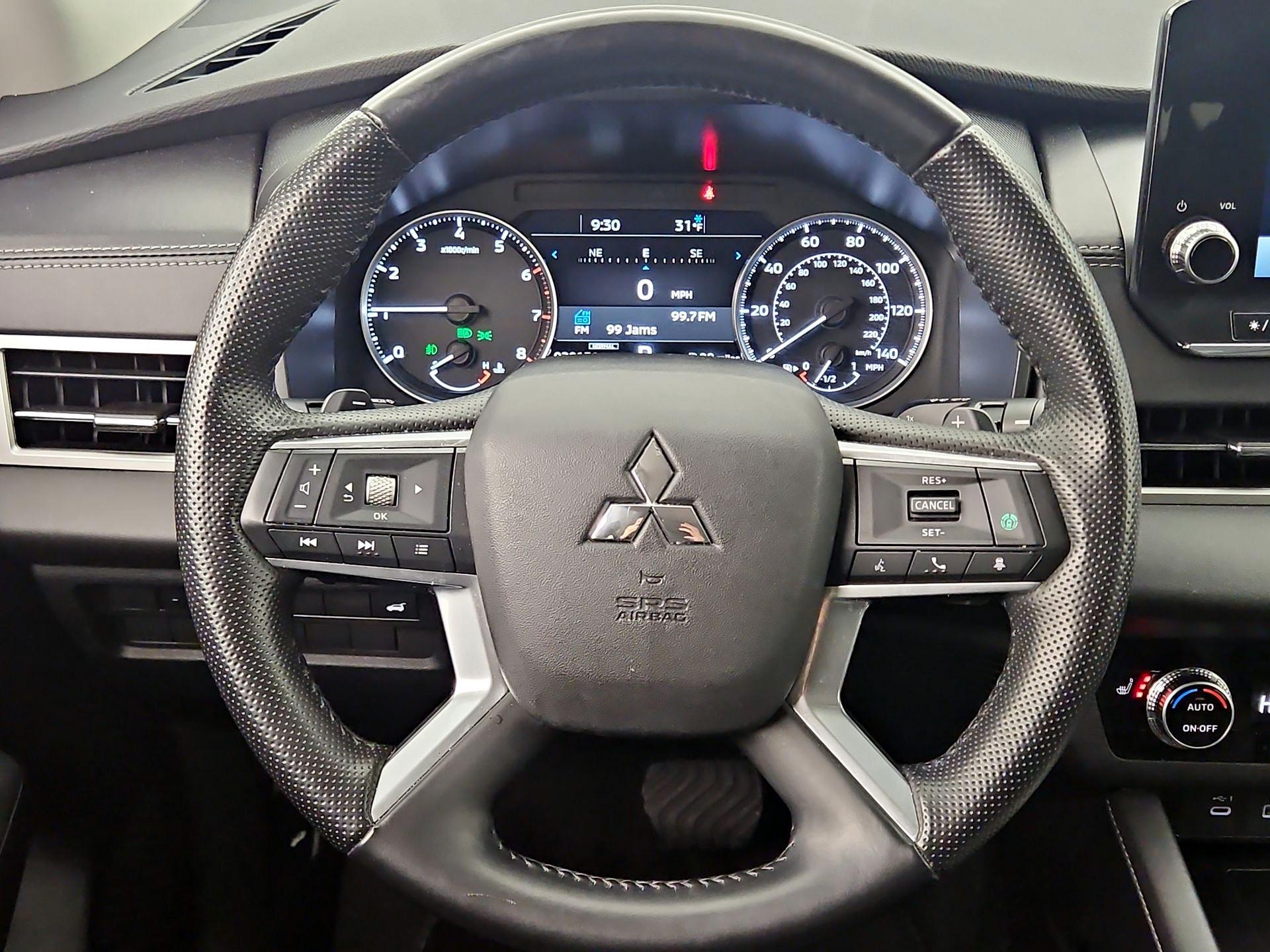 Thumbnail: 2024 Mitsubishi Outlander - 10