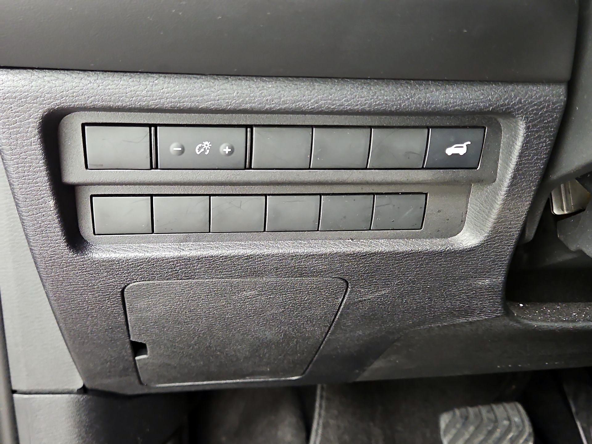 Thumbnail: 2024 Mitsubishi Outlander - 13