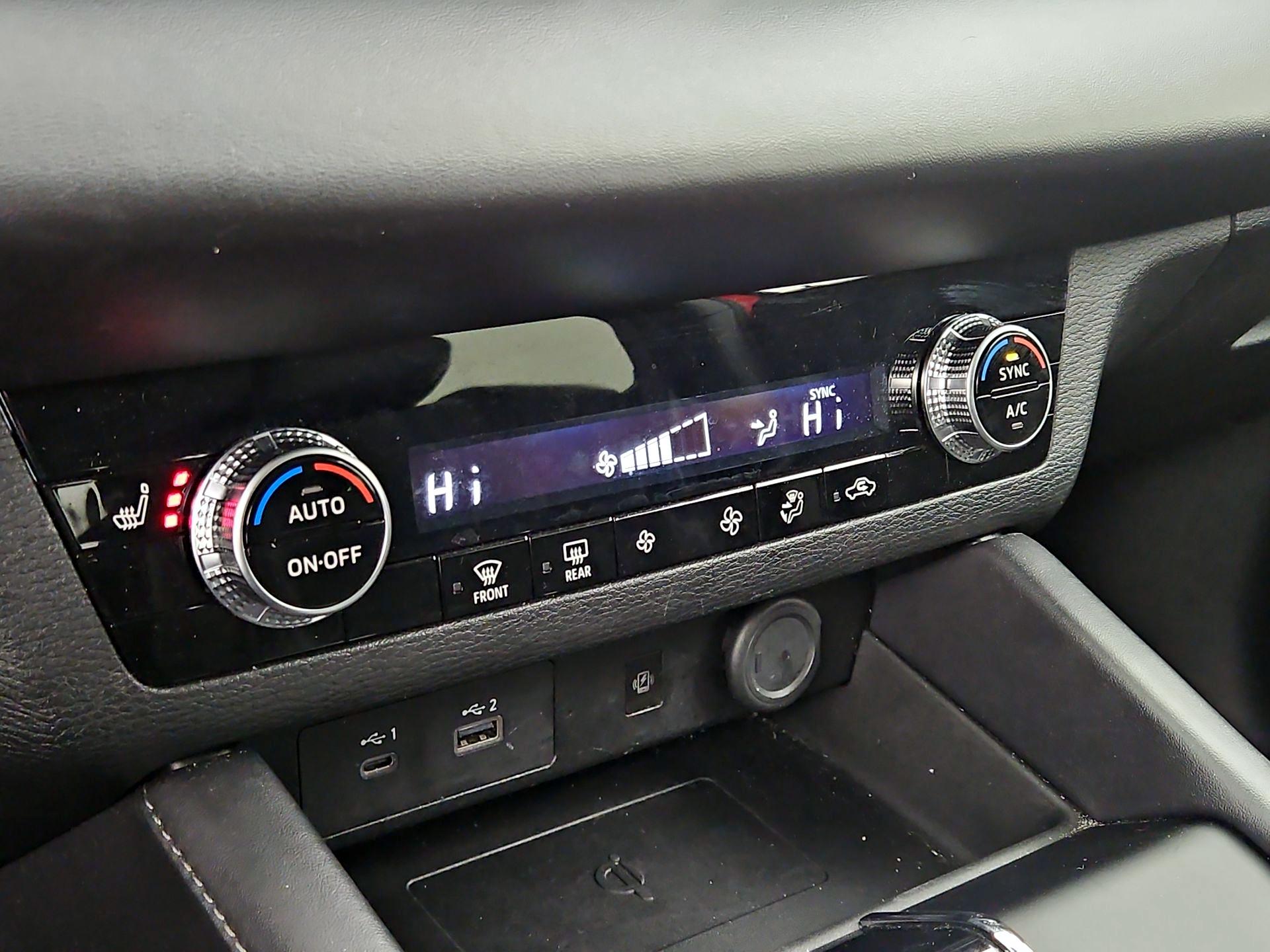 Thumbnail: 2024 Mitsubishi Outlander - 16