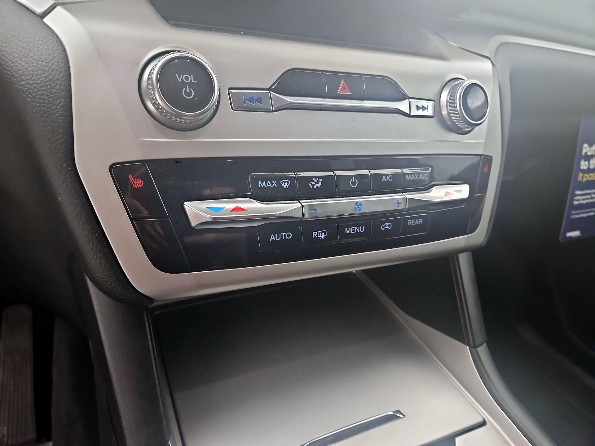 Thumbnail: 2022 Ford Explorer - 16