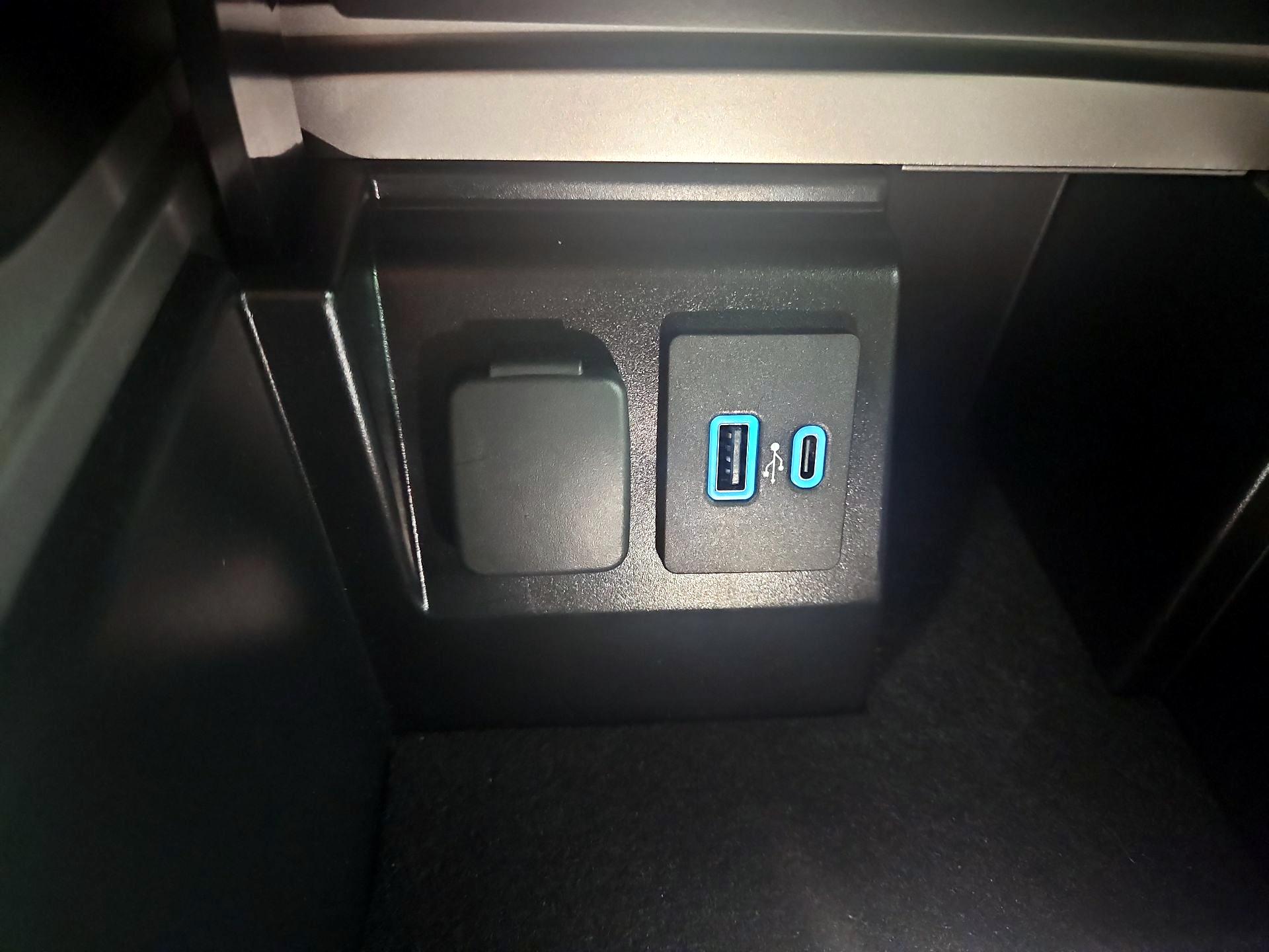 Thumbnail: 2022 Ford Explorer - 18