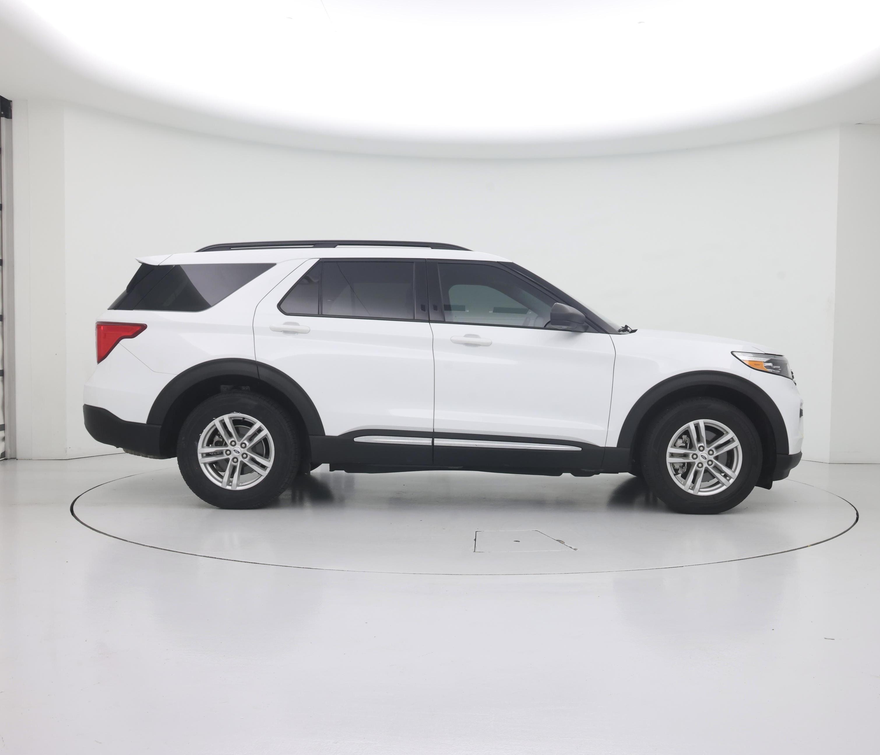 Thumbnail: 2022 Ford Explorer - 7