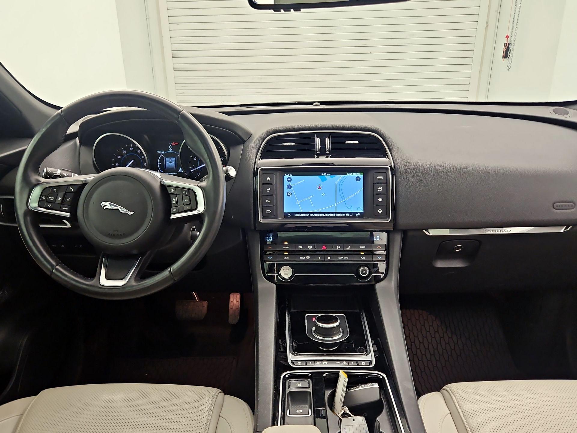 Thumbnail: 2018 Jaguar F-Pace - 9