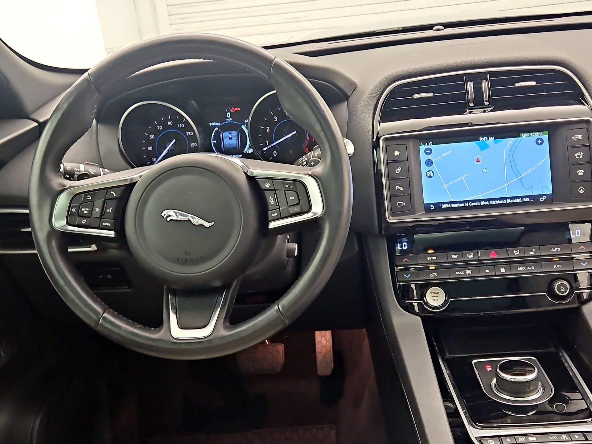 Thumbnail: 2018 Jaguar F-Pace - 10