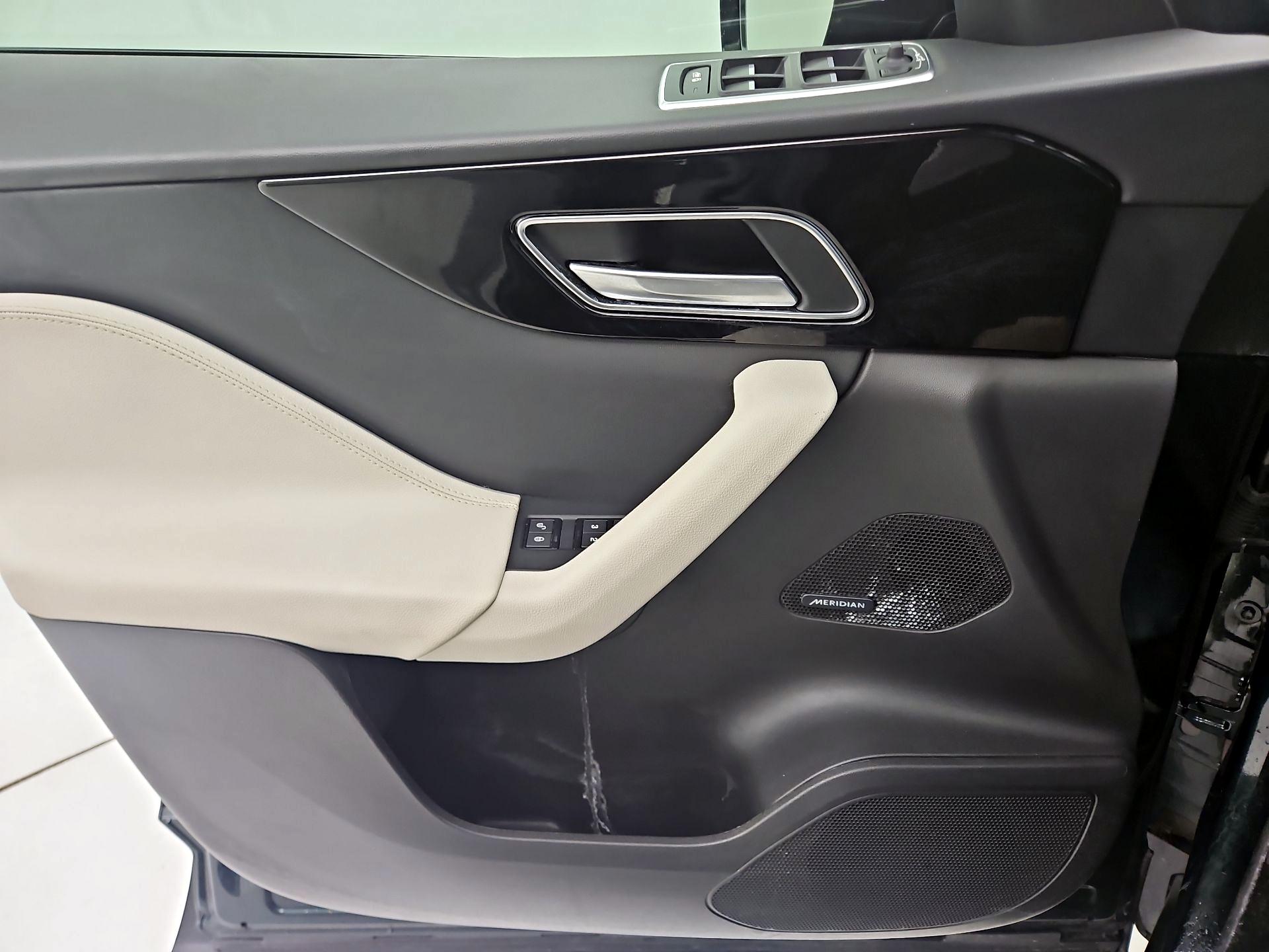 Thumbnail: 2018 Jaguar F-Pace - 12