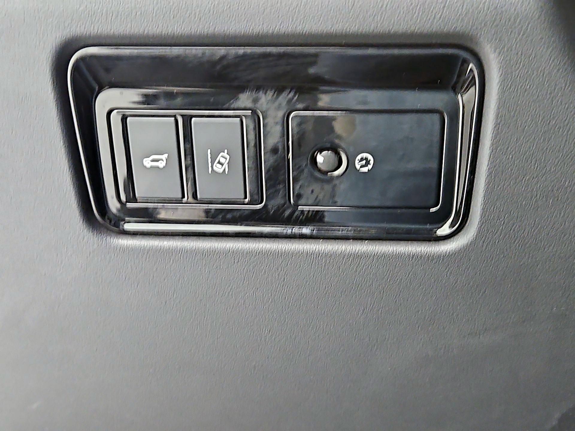 Thumbnail: 2018 Jaguar F-Pace - 13