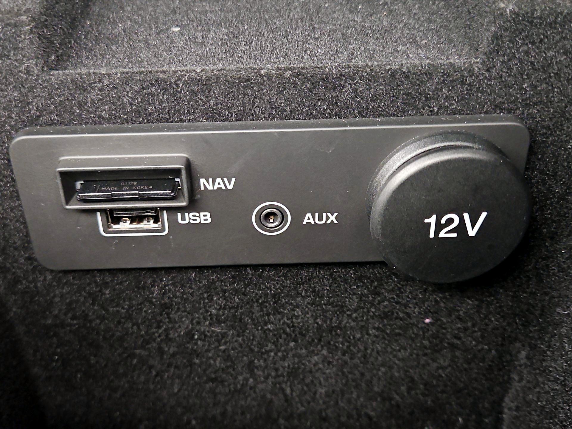 Thumbnail: 2018 Jaguar F-Pace - 19