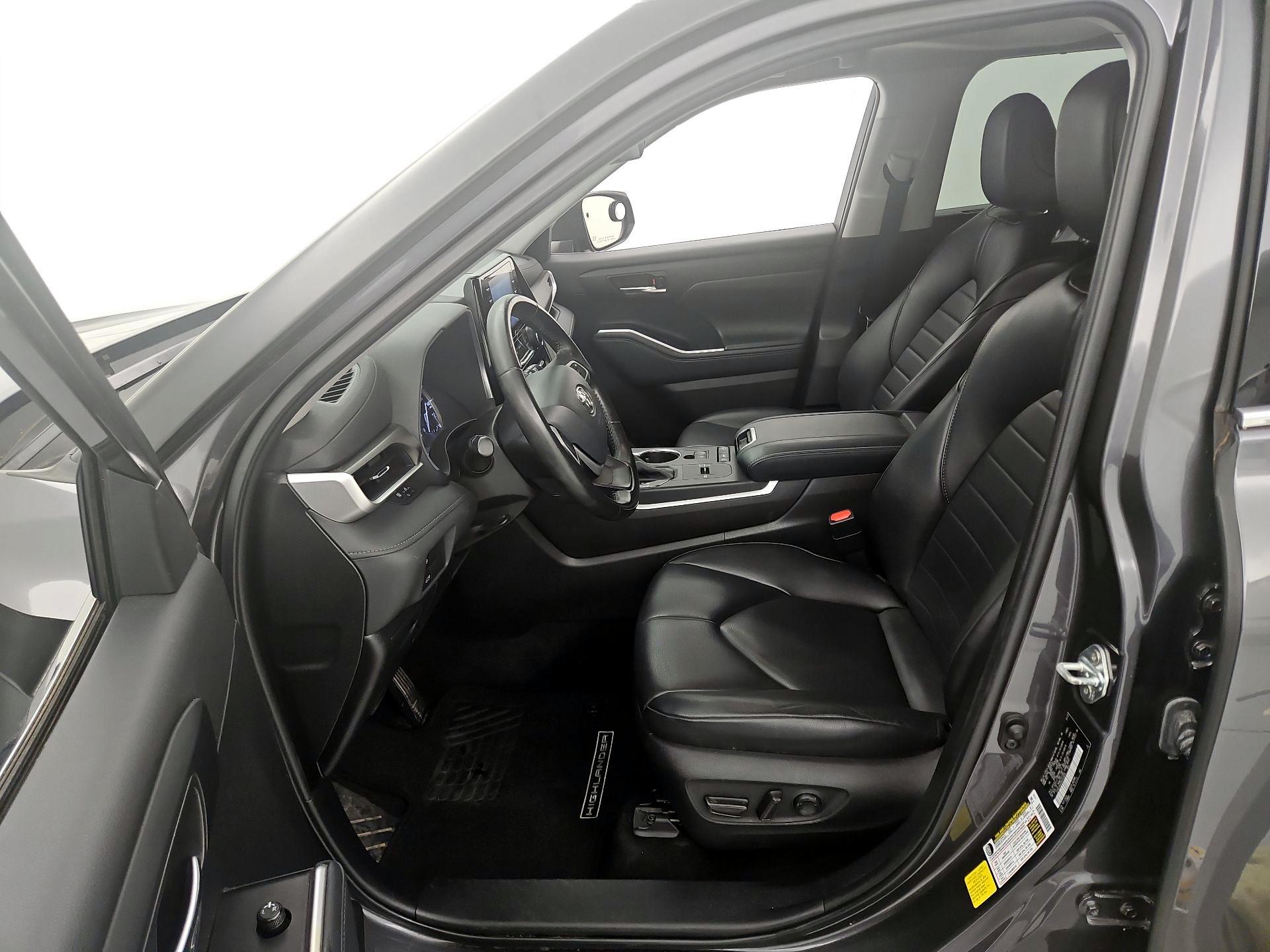 Thumbnail: 2022 Toyota Highlander - 11