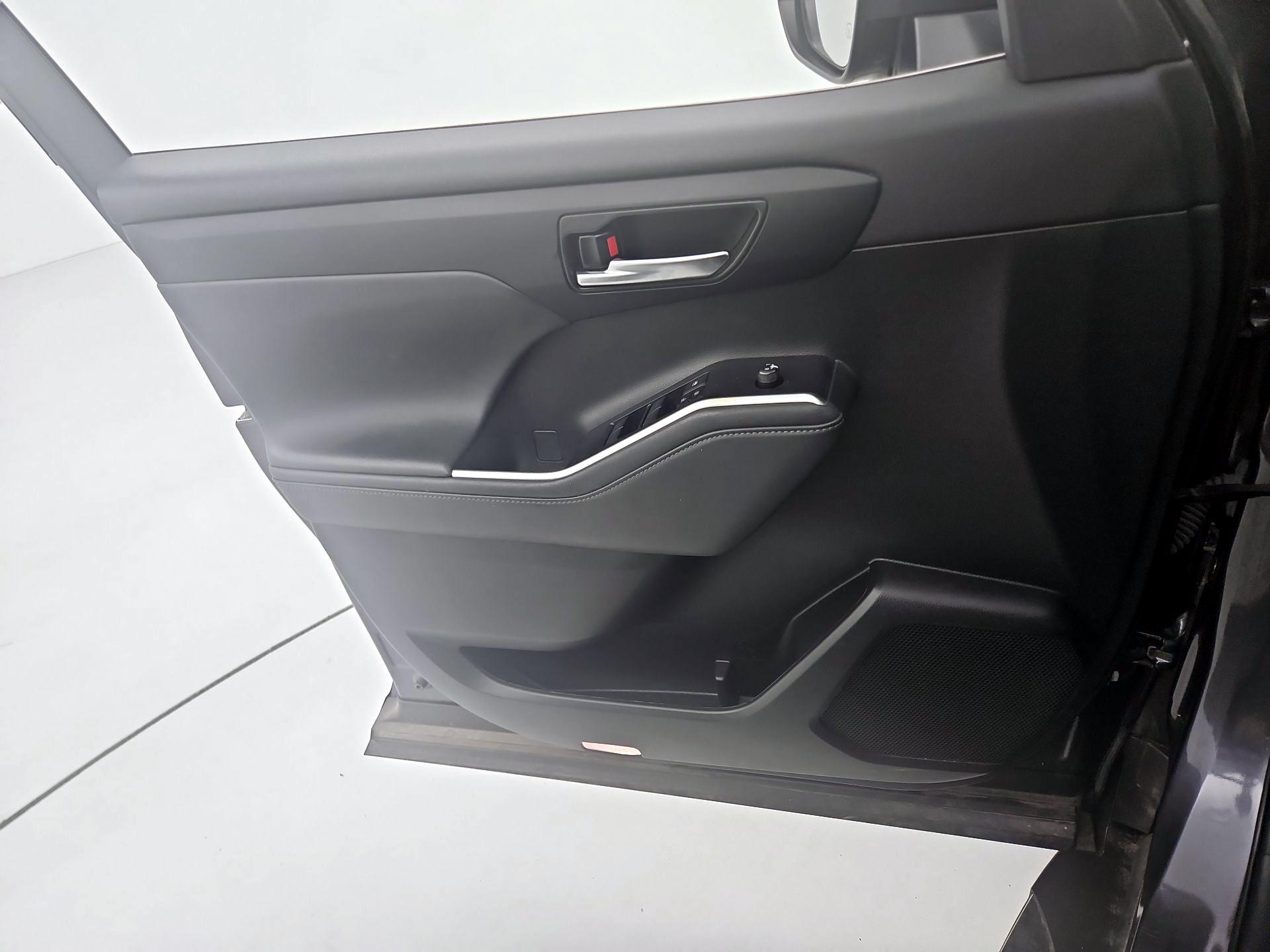 Thumbnail: 2022 Toyota Highlander - 12