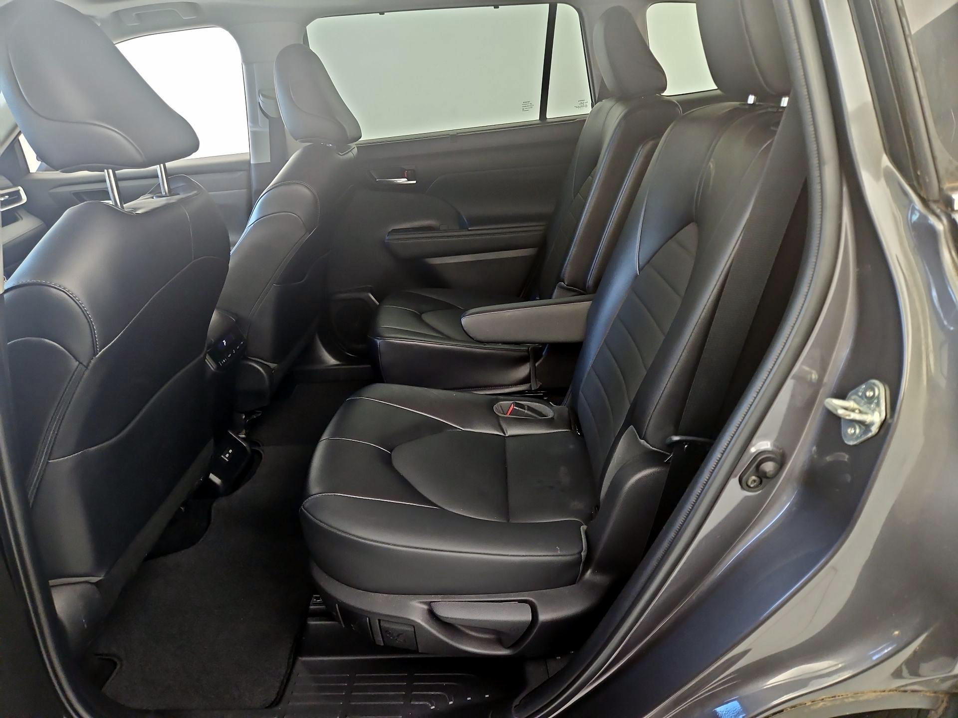 Thumbnail: 2022 Toyota Highlander - 20