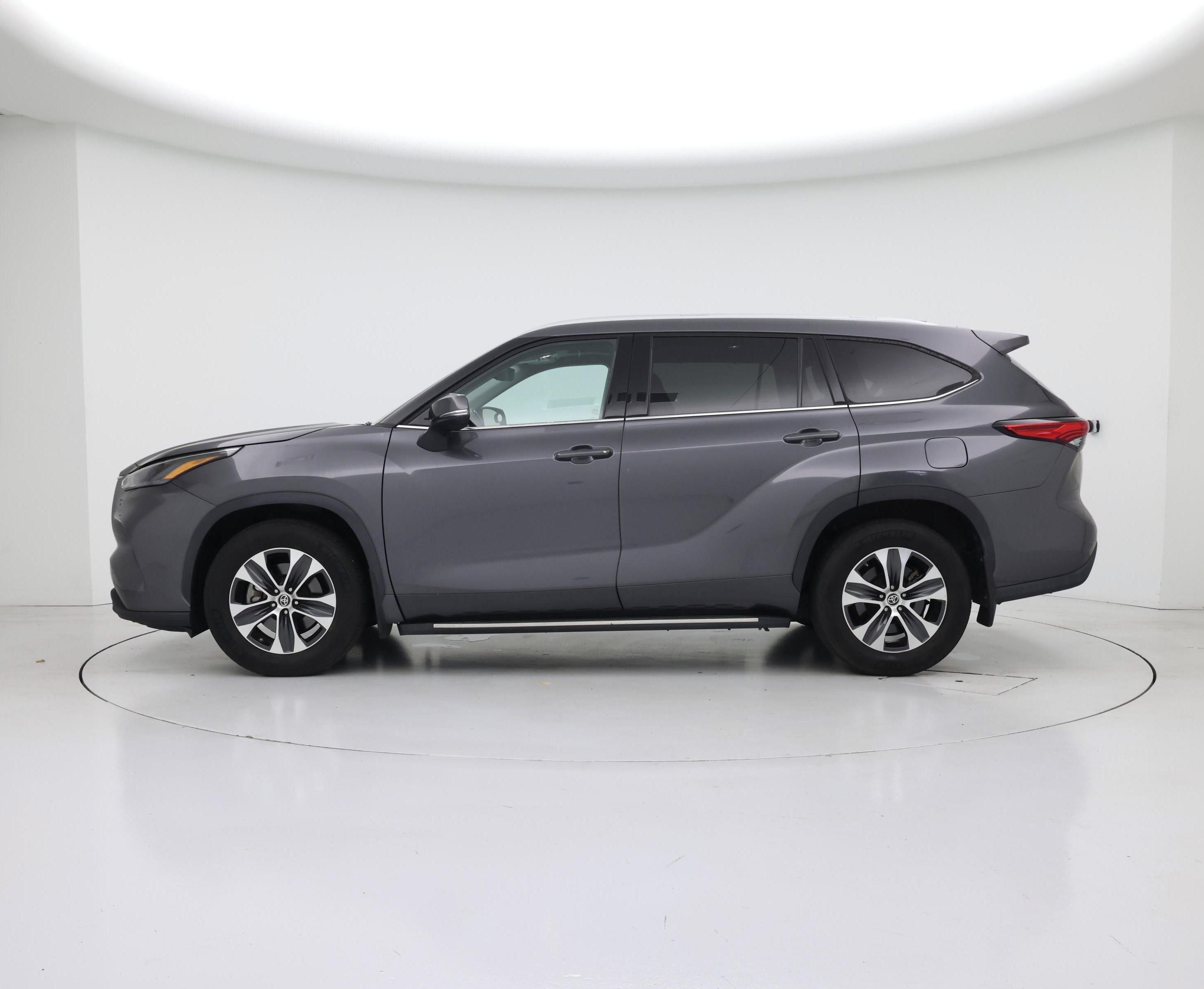 Thumbnail: 2022 Toyota Highlander - 3
