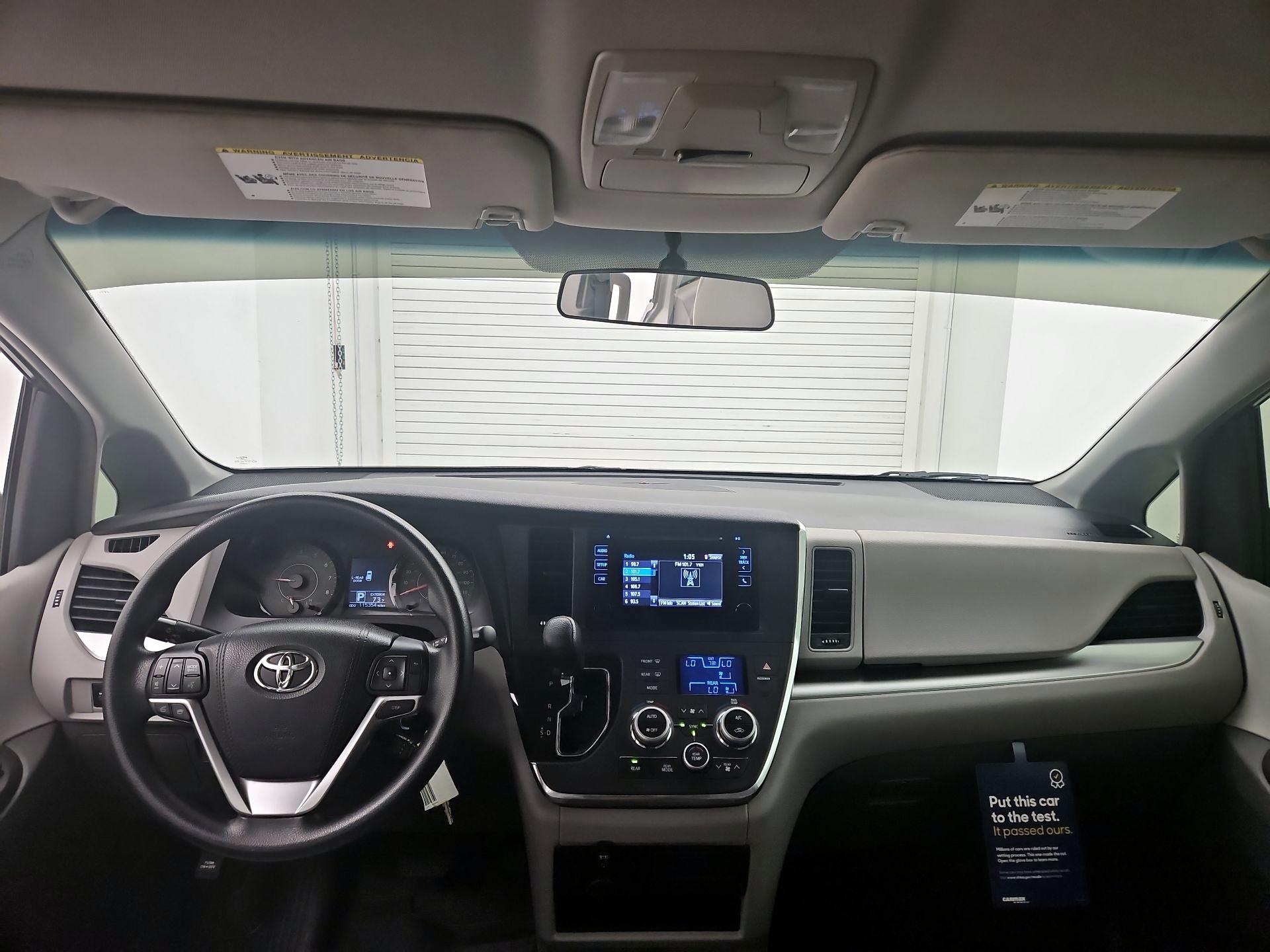 Thumbnail: 2017 Toyota Sienna - 9