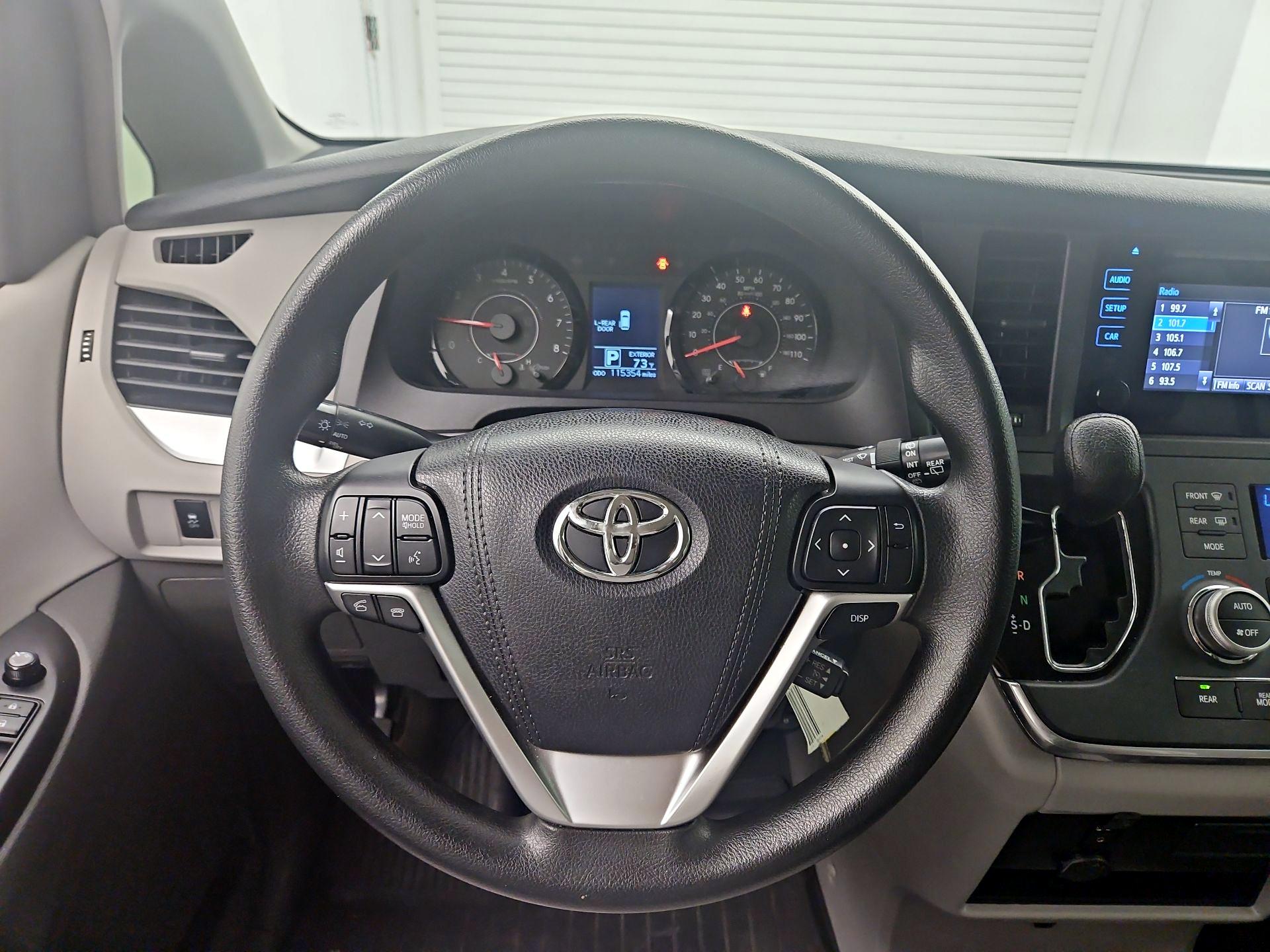 Thumbnail: 2017 Toyota Sienna - 10