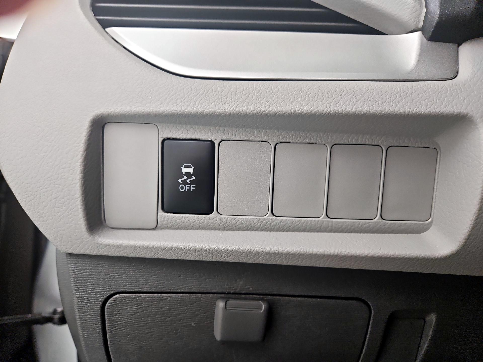 Thumbnail: 2017 Toyota Sienna - 13