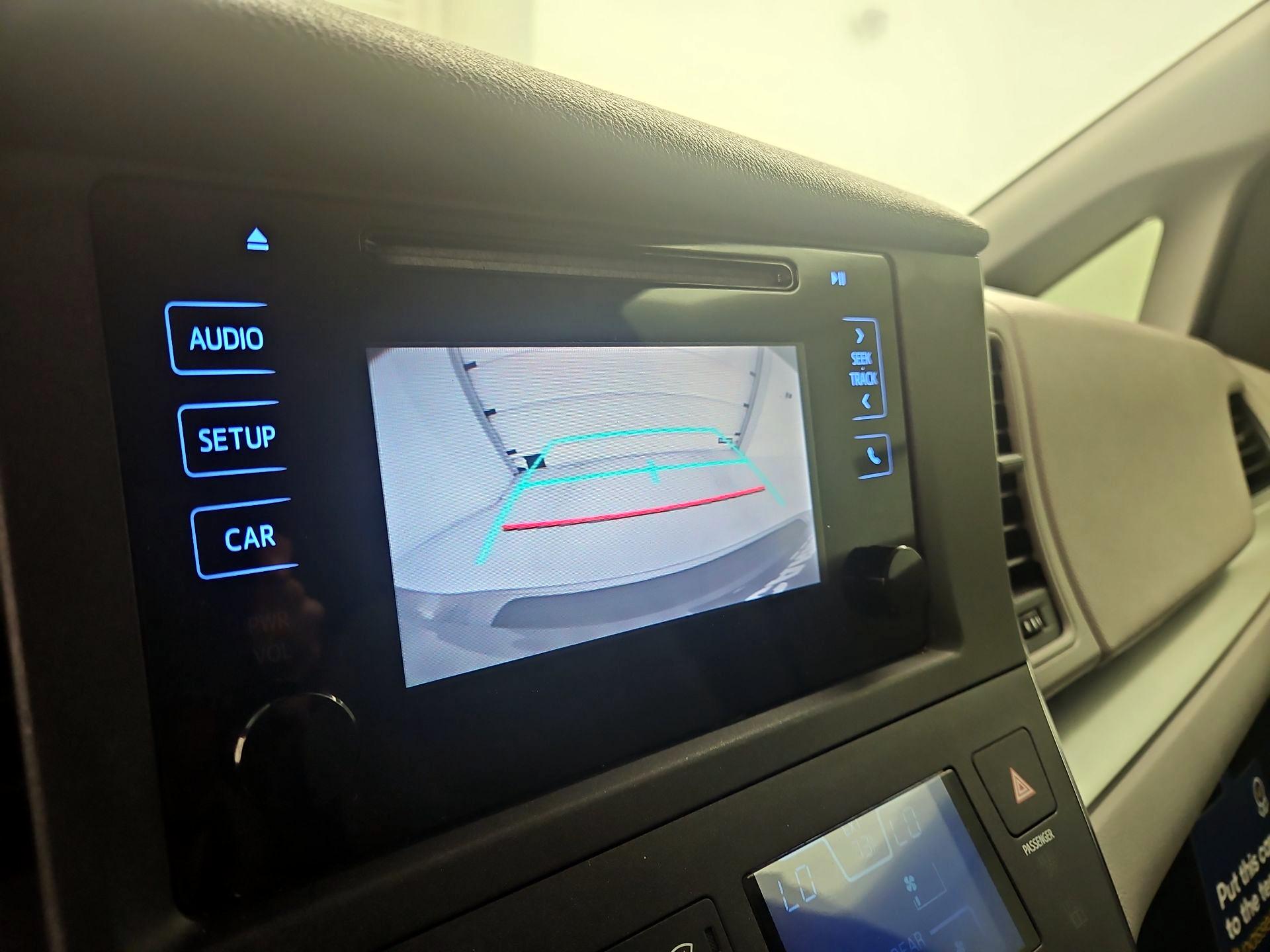 Thumbnail: 2017 Toyota Sienna - 14