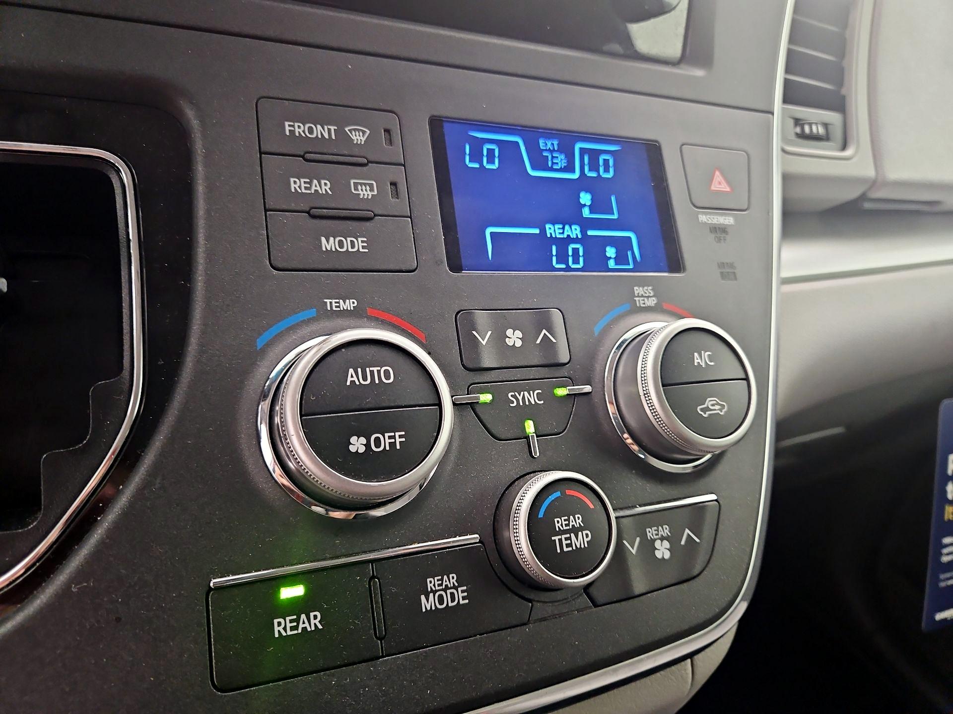 Thumbnail: 2017 Toyota Sienna - 16