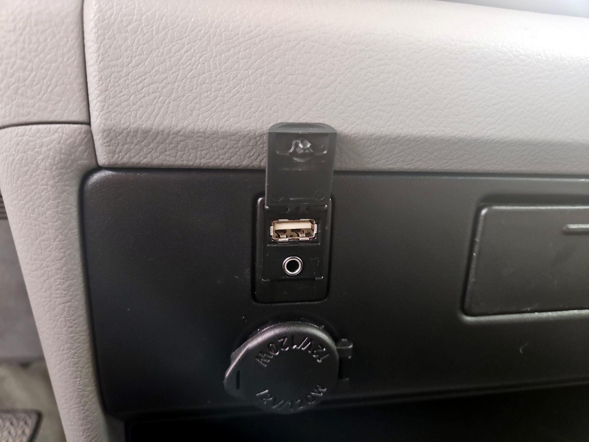 Thumbnail: 2017 Toyota Sienna - 18