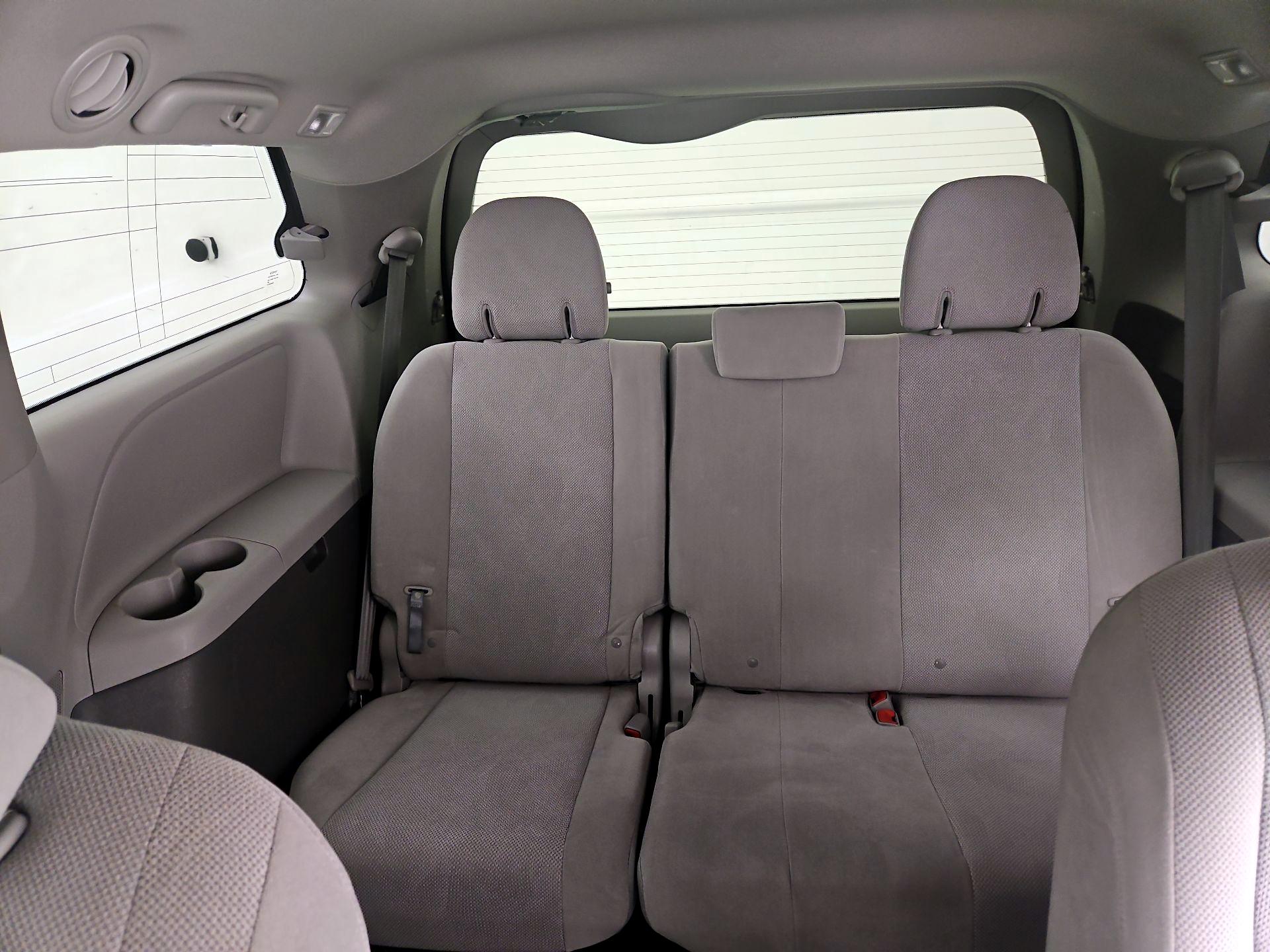 Thumbnail: 2017 Toyota Sienna - 20