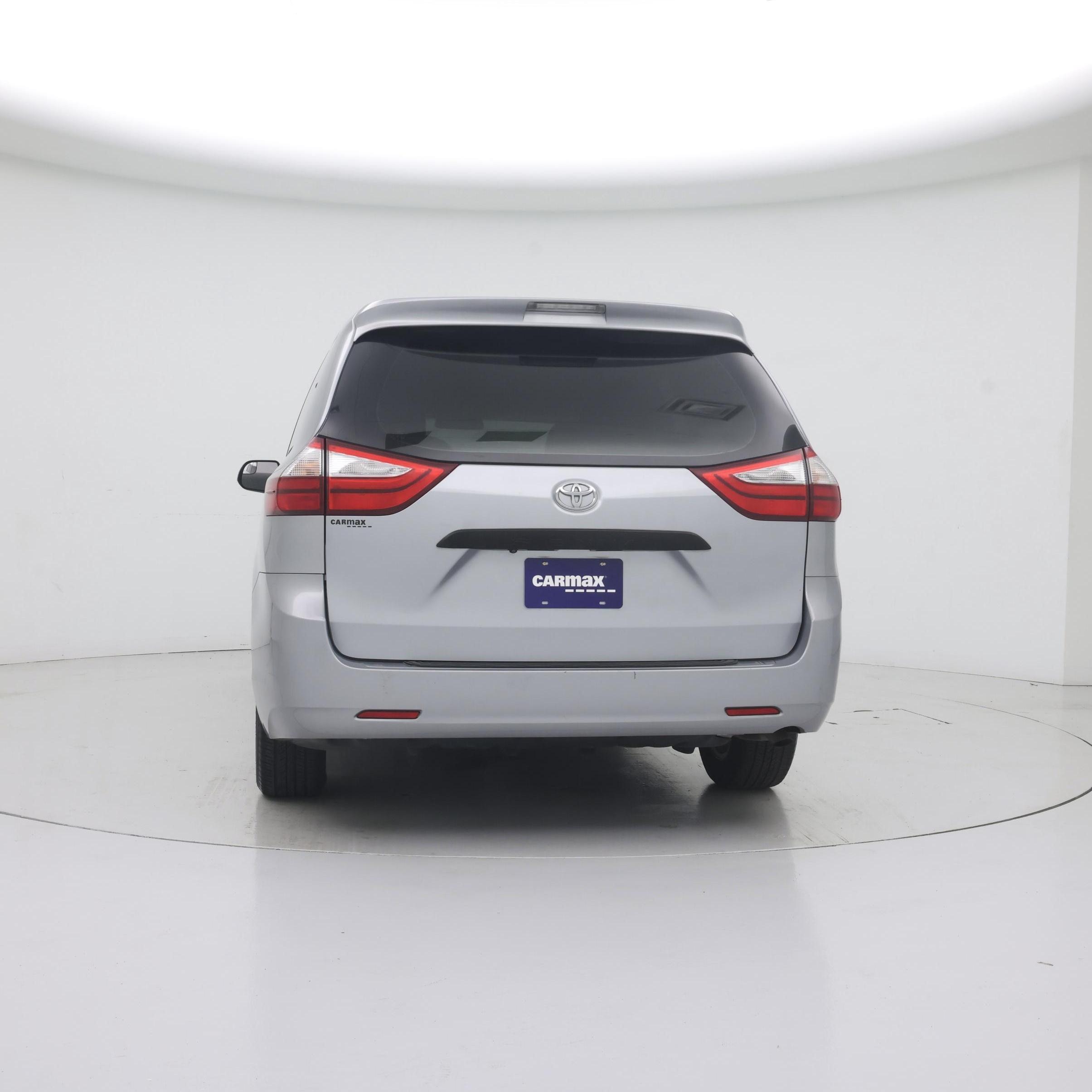 Thumbnail: 2017 Toyota Sienna - 6