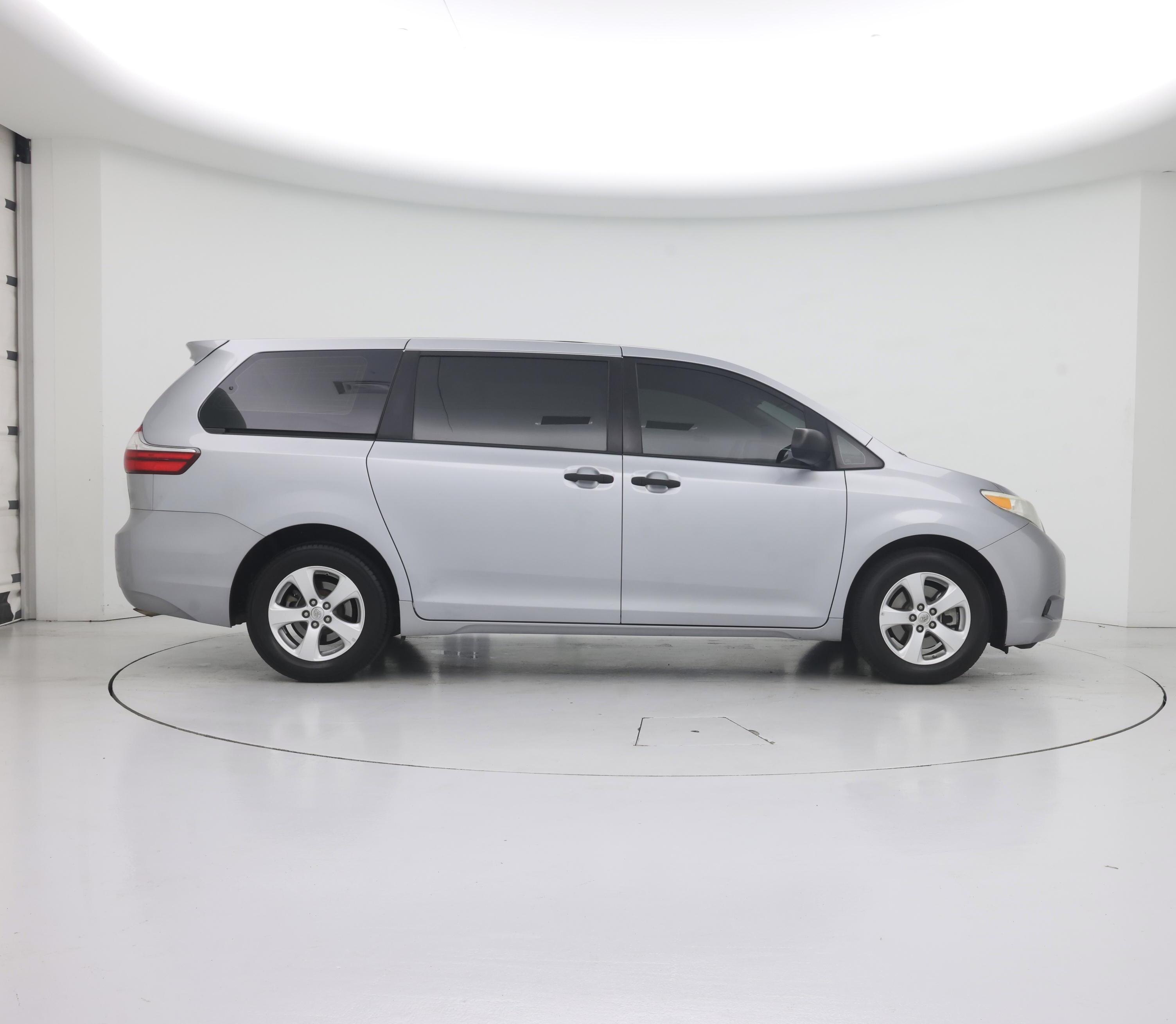 Thumbnail: 2017 Toyota Sienna - 7