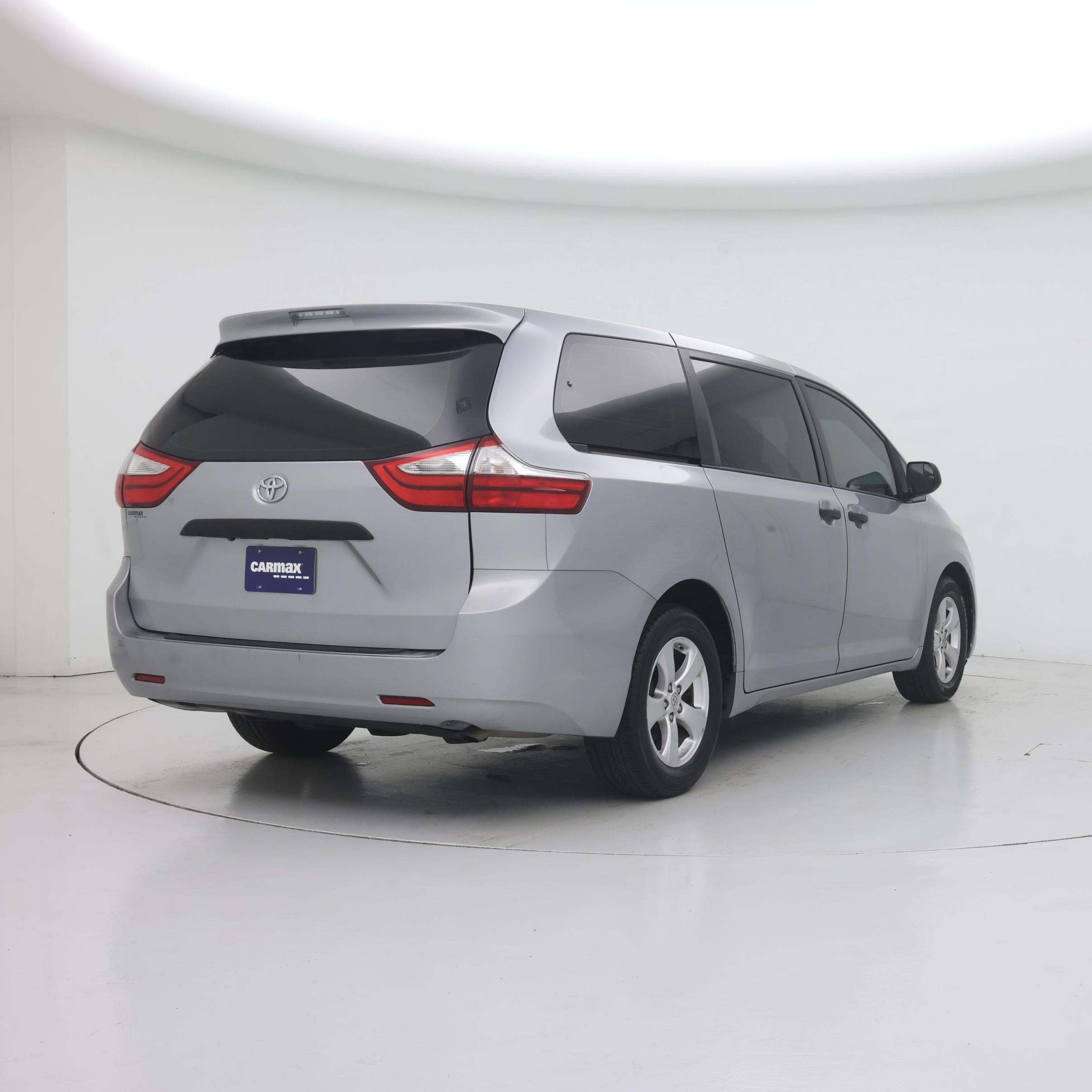 Thumbnail: 2017 Toyota Sienna - 8