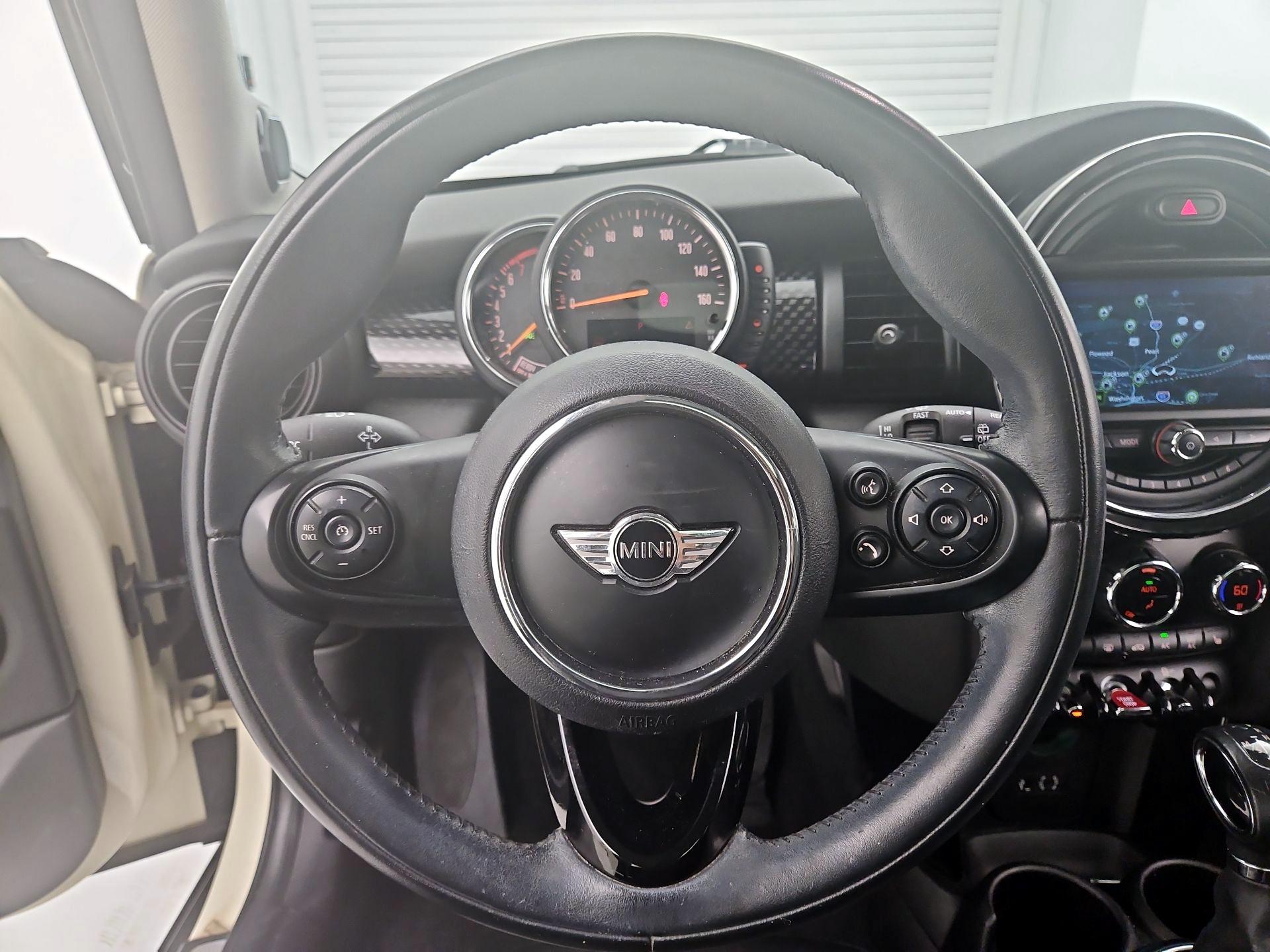 Thumbnail: 2017 MINI Cooper Hardtop - 10