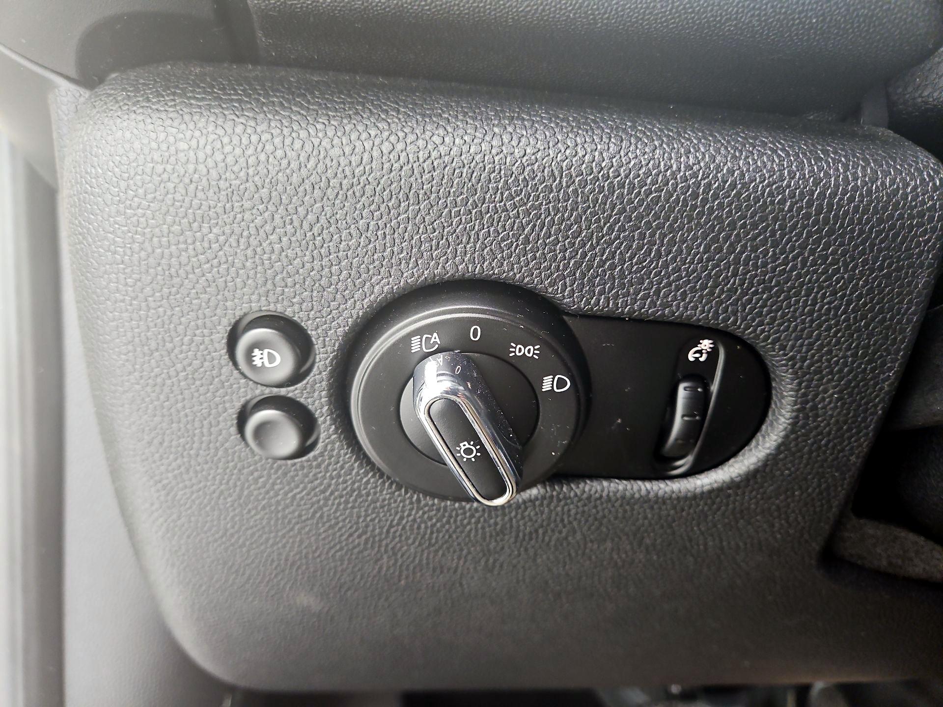 Thumbnail: 2017 MINI Cooper Hardtop - 13