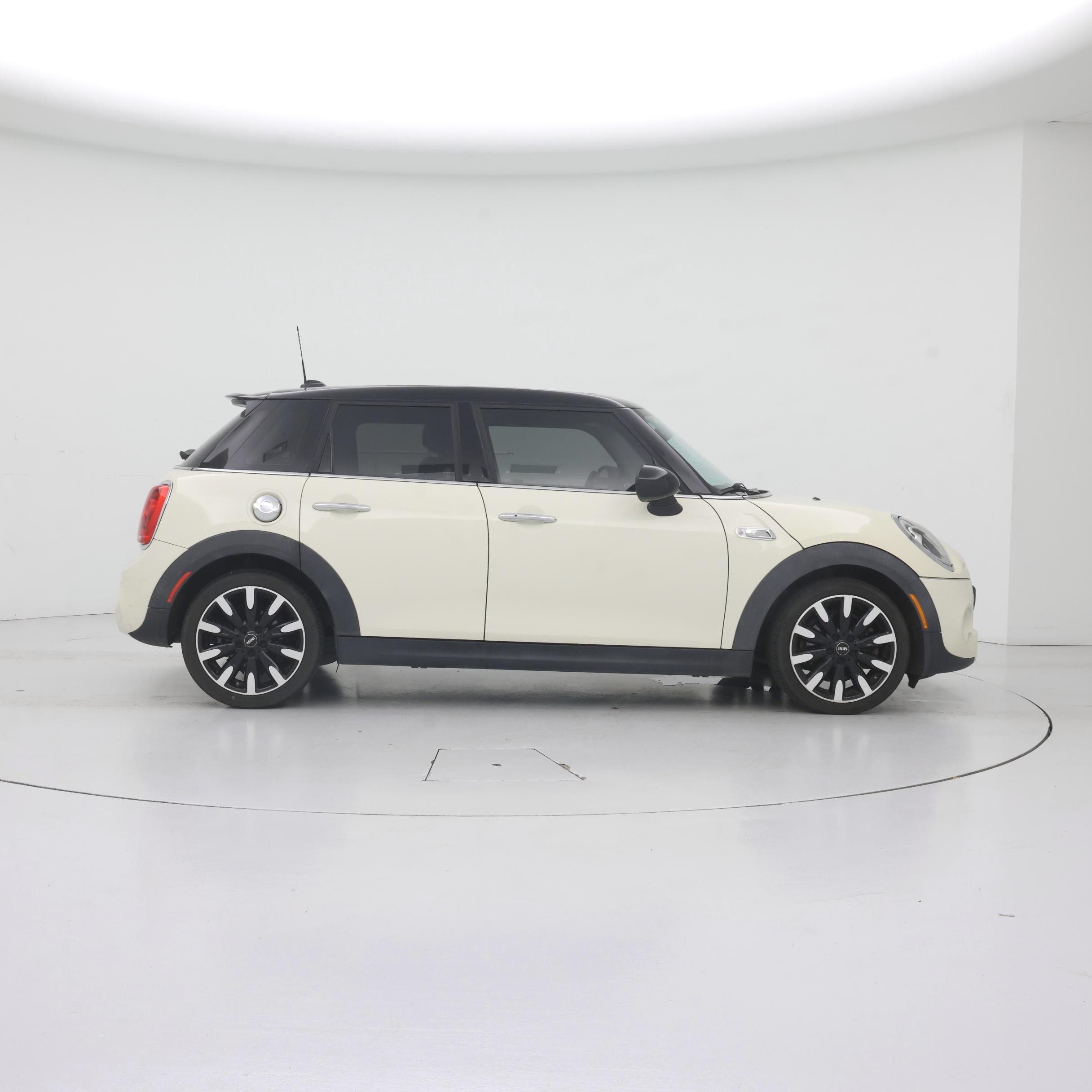 Thumbnail: 2017 MINI Cooper Hardtop - 7