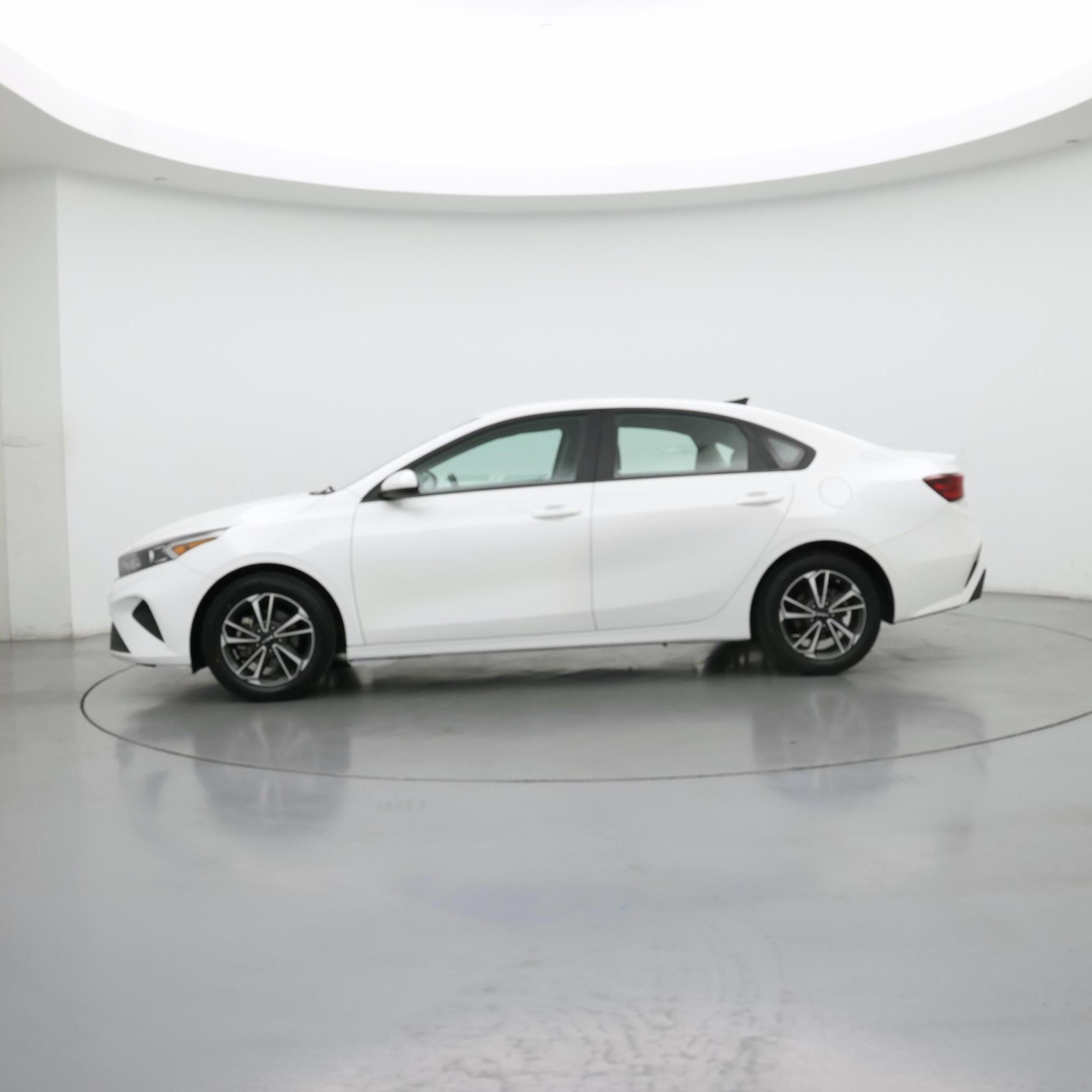 Thumbnail: 2024 Kia Forte - 3