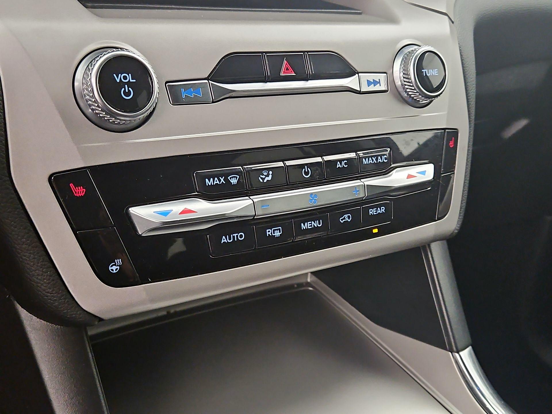 Thumbnail: 2023 Ford Explorer - 17